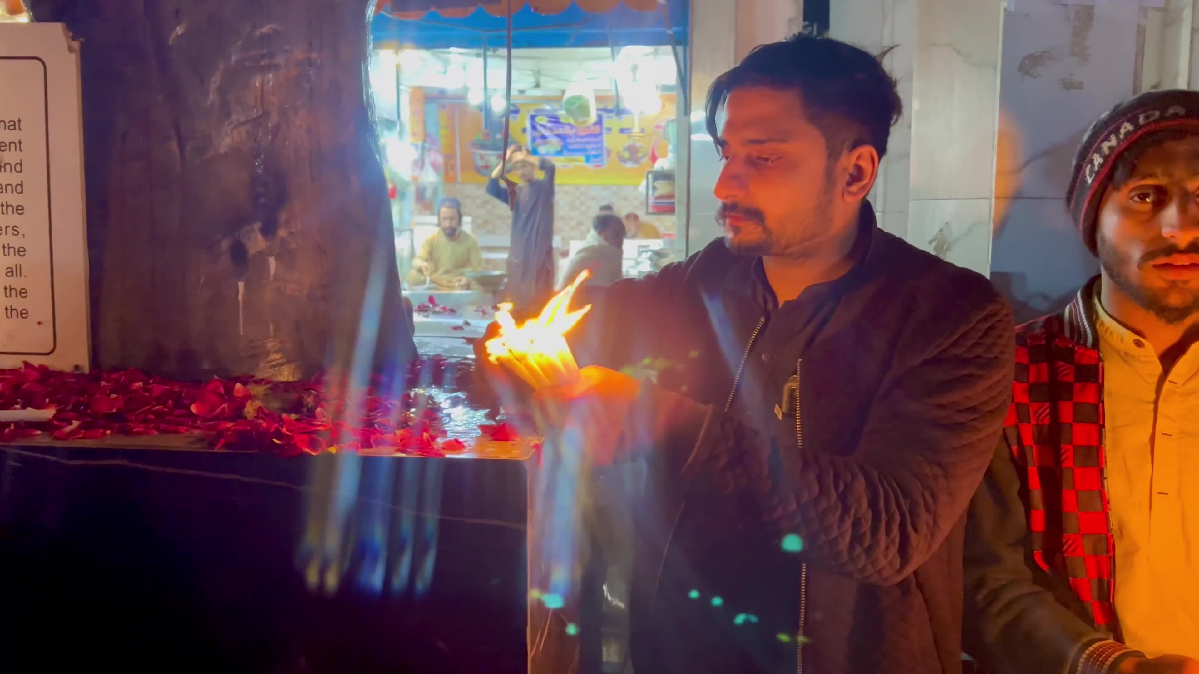 Pakistan holds candlelight vigil for Islamabad blast victims 