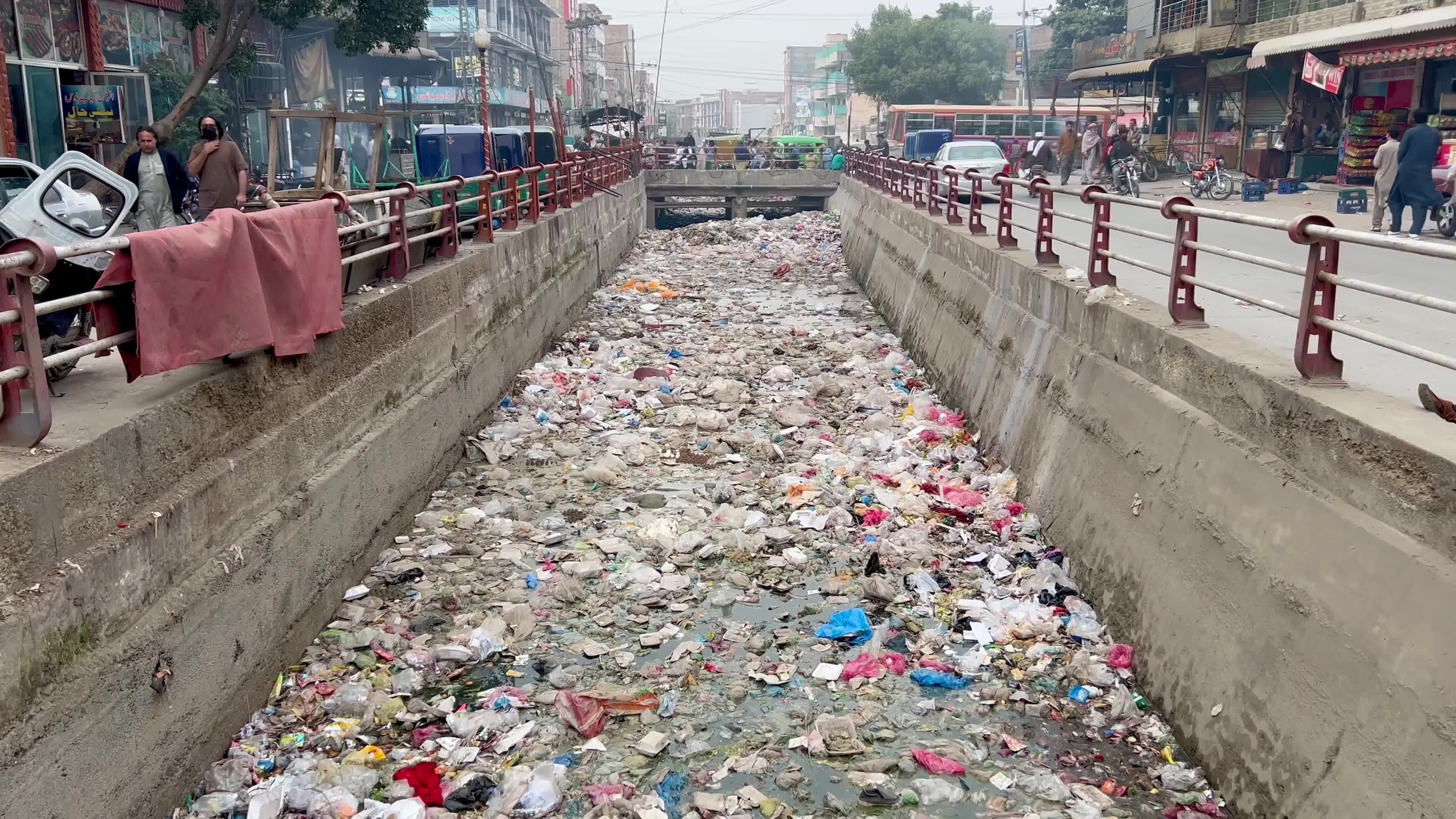 Garbage clogs canal in Peshawar 