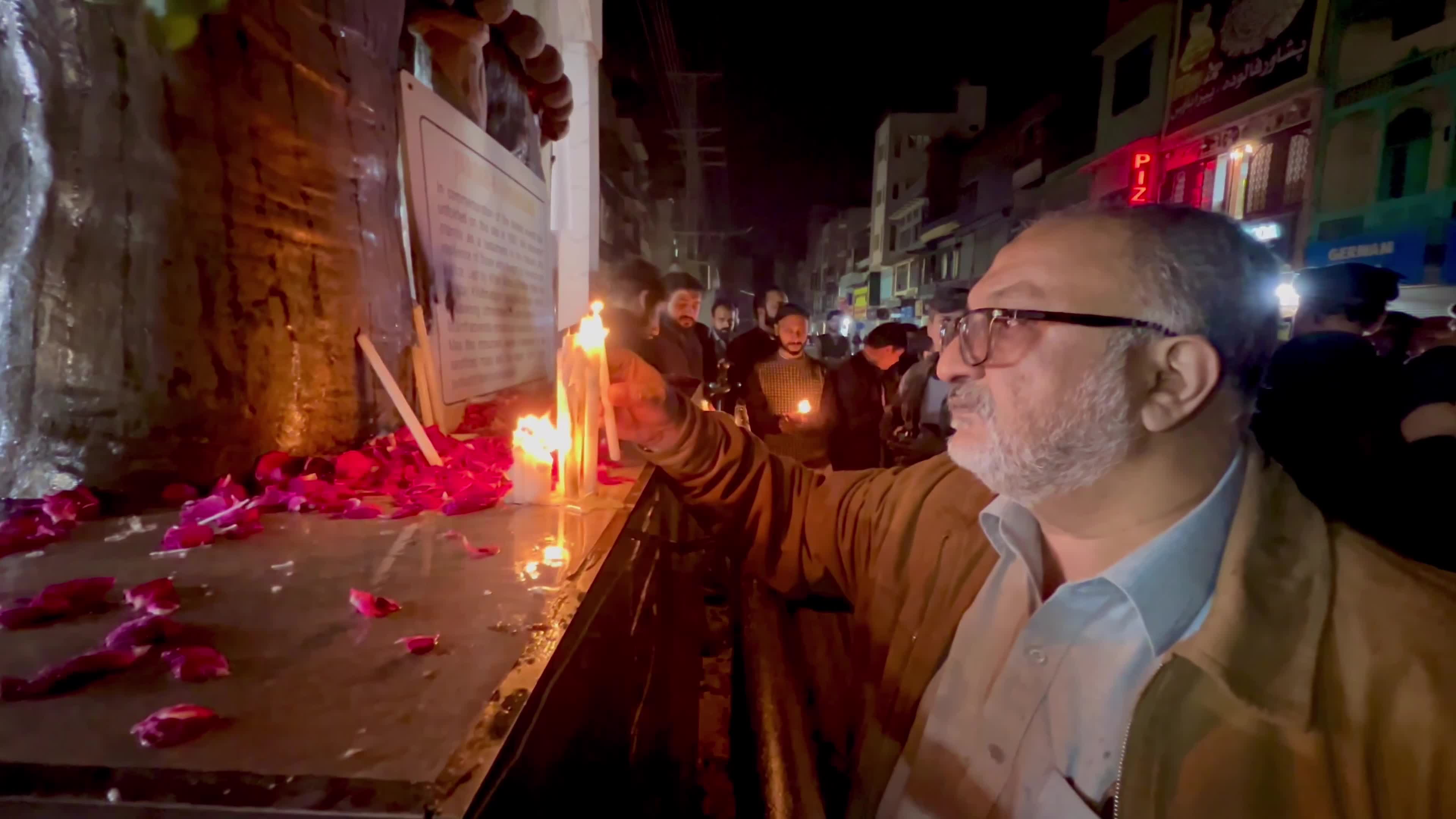 Pakistan holds candlelight vigil for Islamabad blast victims 