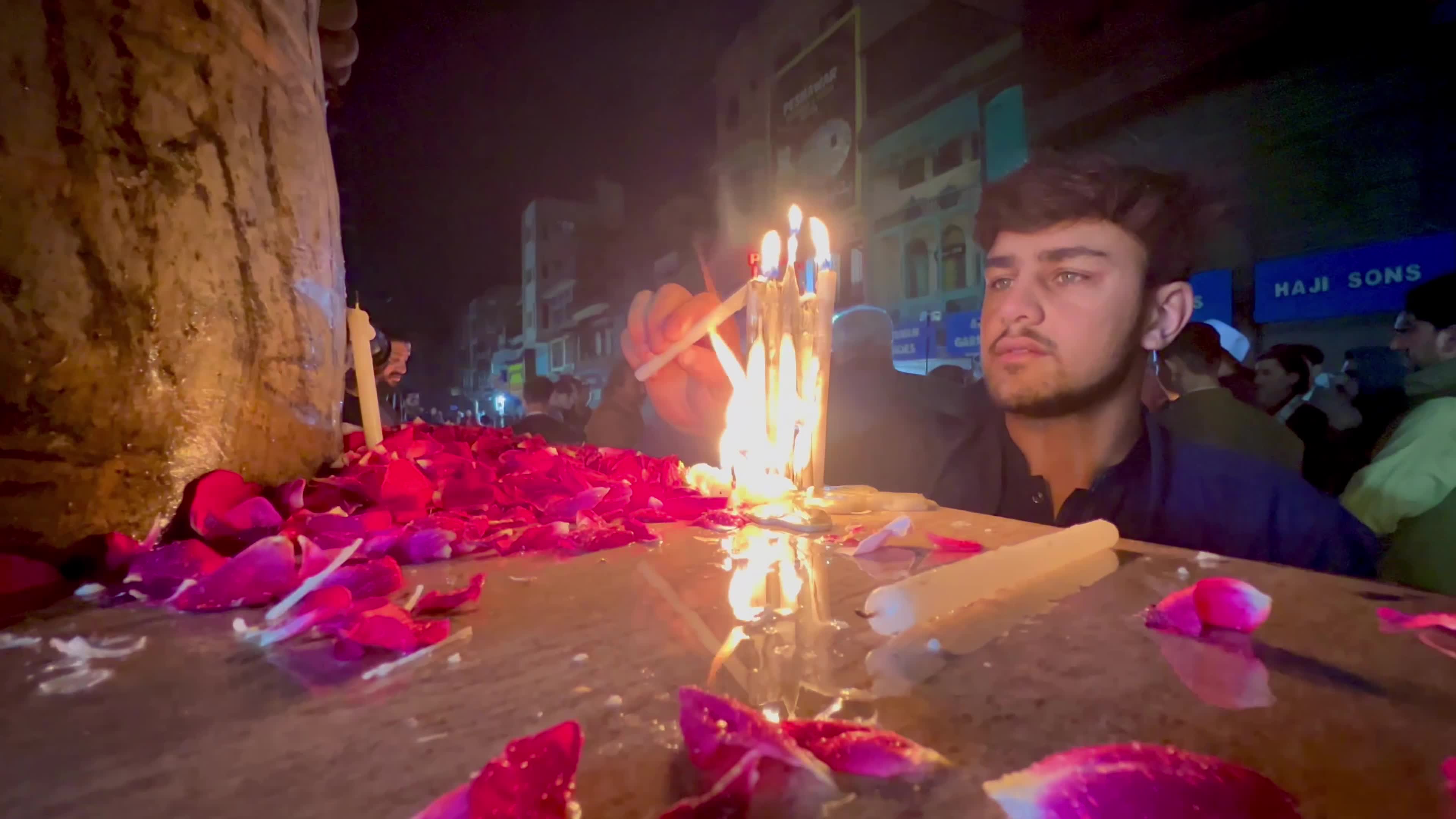 Pakistan holds candlelight vigil for Islamabad blast victims 