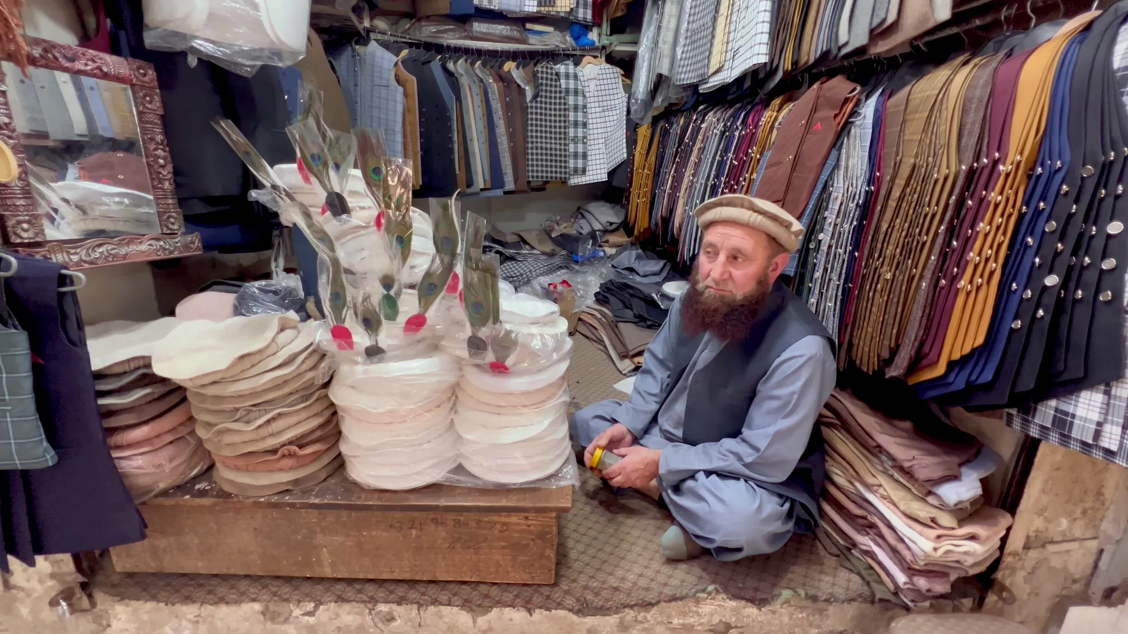 Pakistanis wear Chitrali caps amid cold winter weather