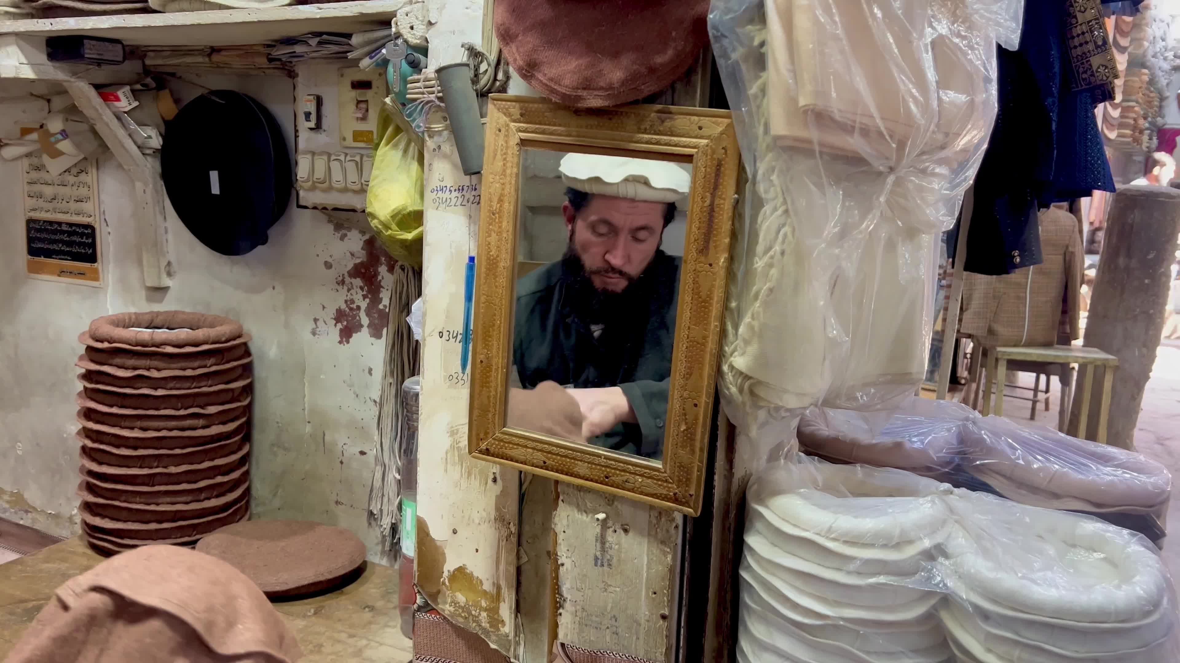 Pakistanis wear Chitrali caps amid cold winter weather
