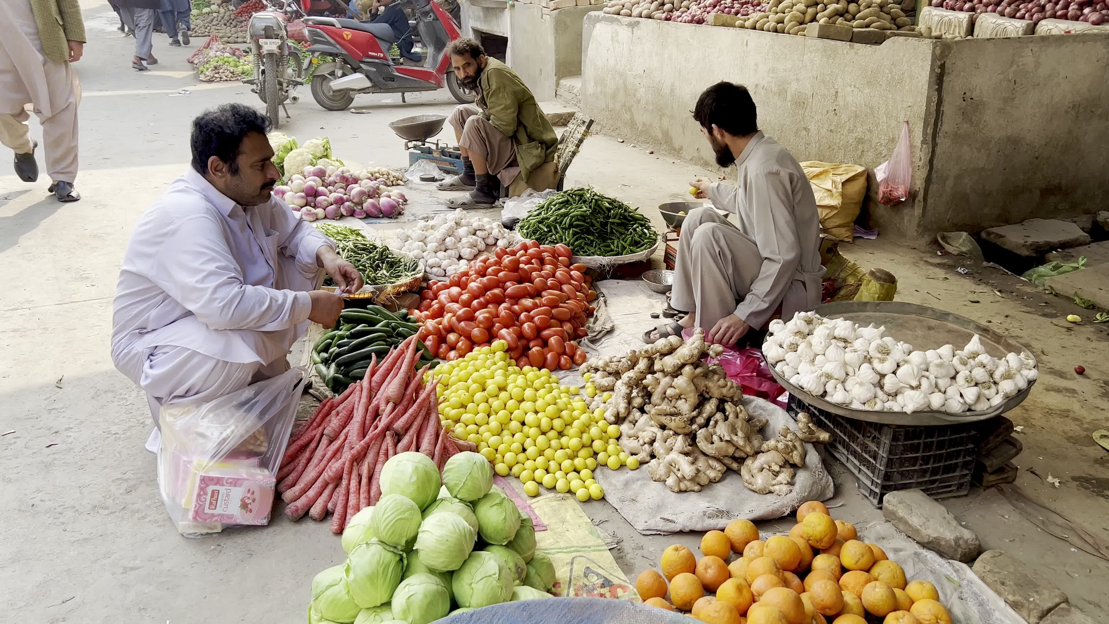 Pakistan gears up for Ramadan with fruit and vegetable purchases