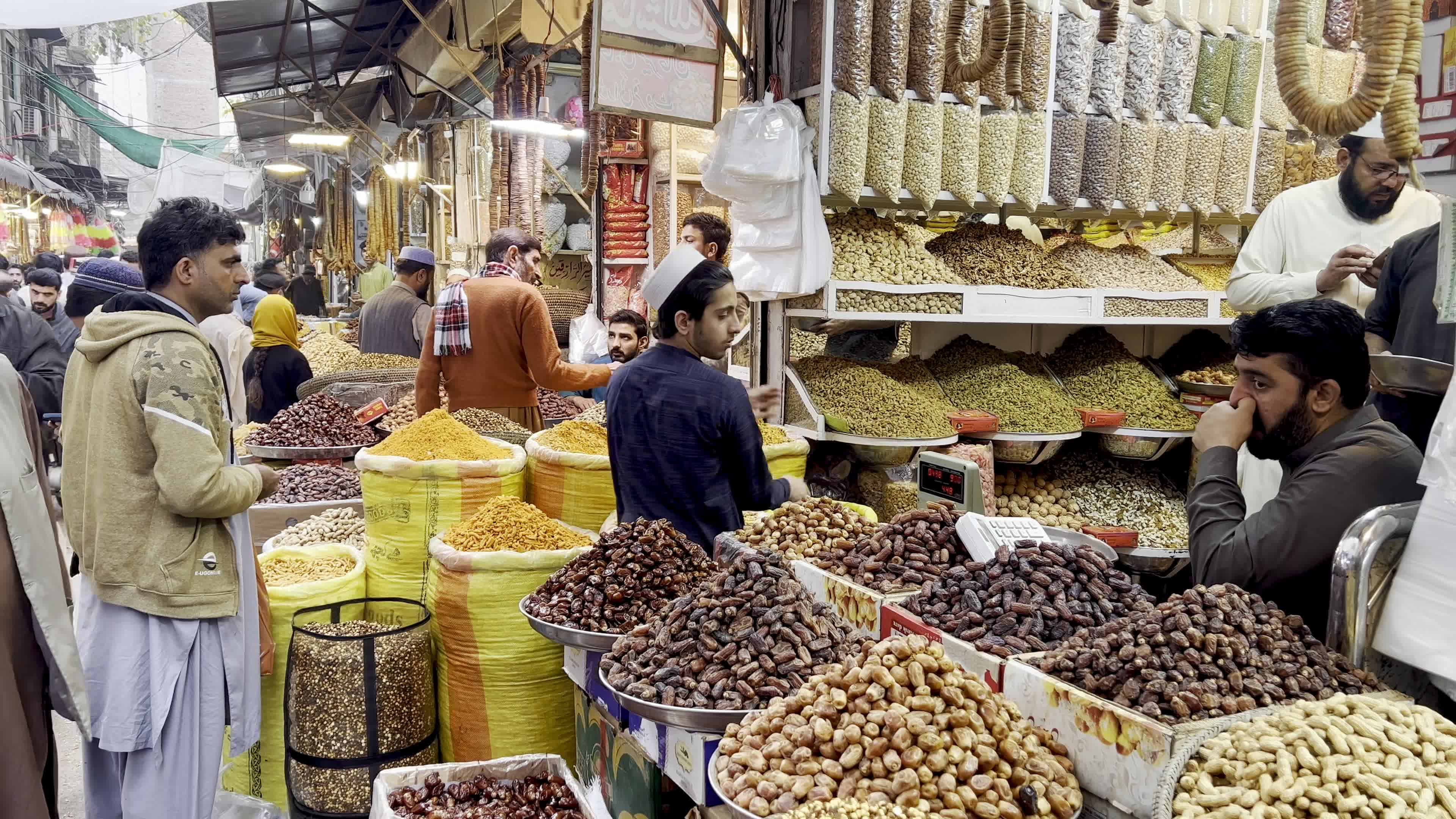 Preparations for Ramadan in Pakistan