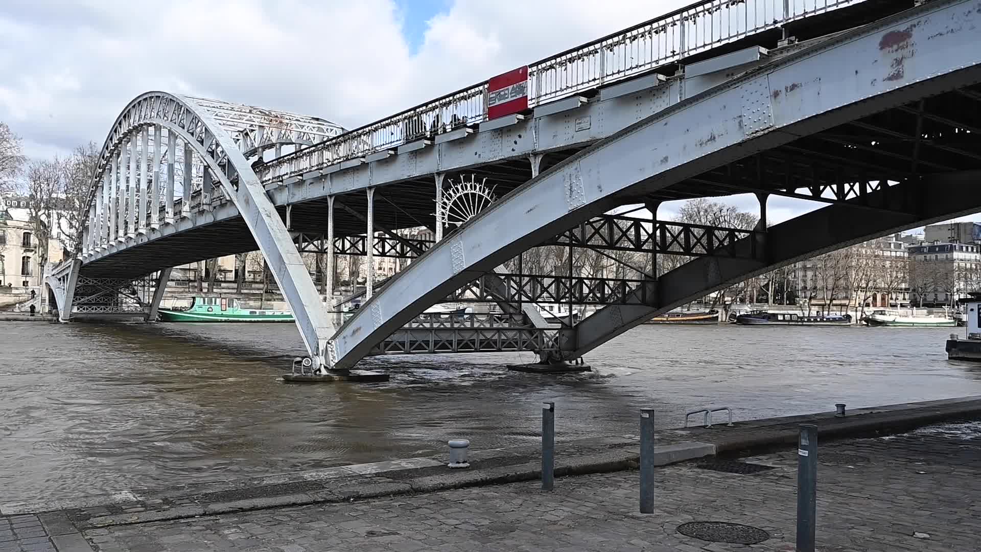 Seine River flood in Paris 5