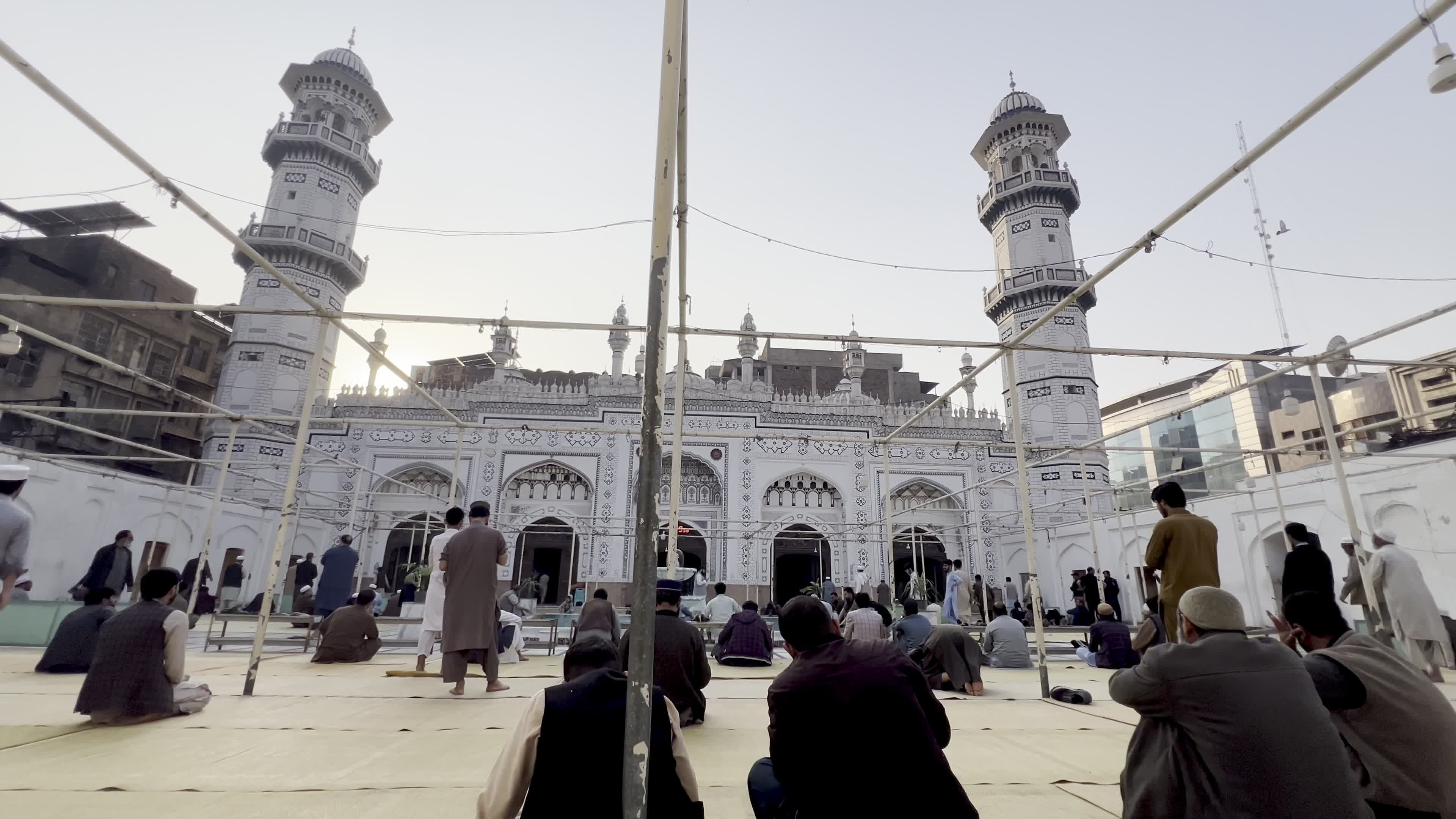 Local Ramadan Committee Meets at Qasim Ali Khan Mosque to Announce Start of Fasting