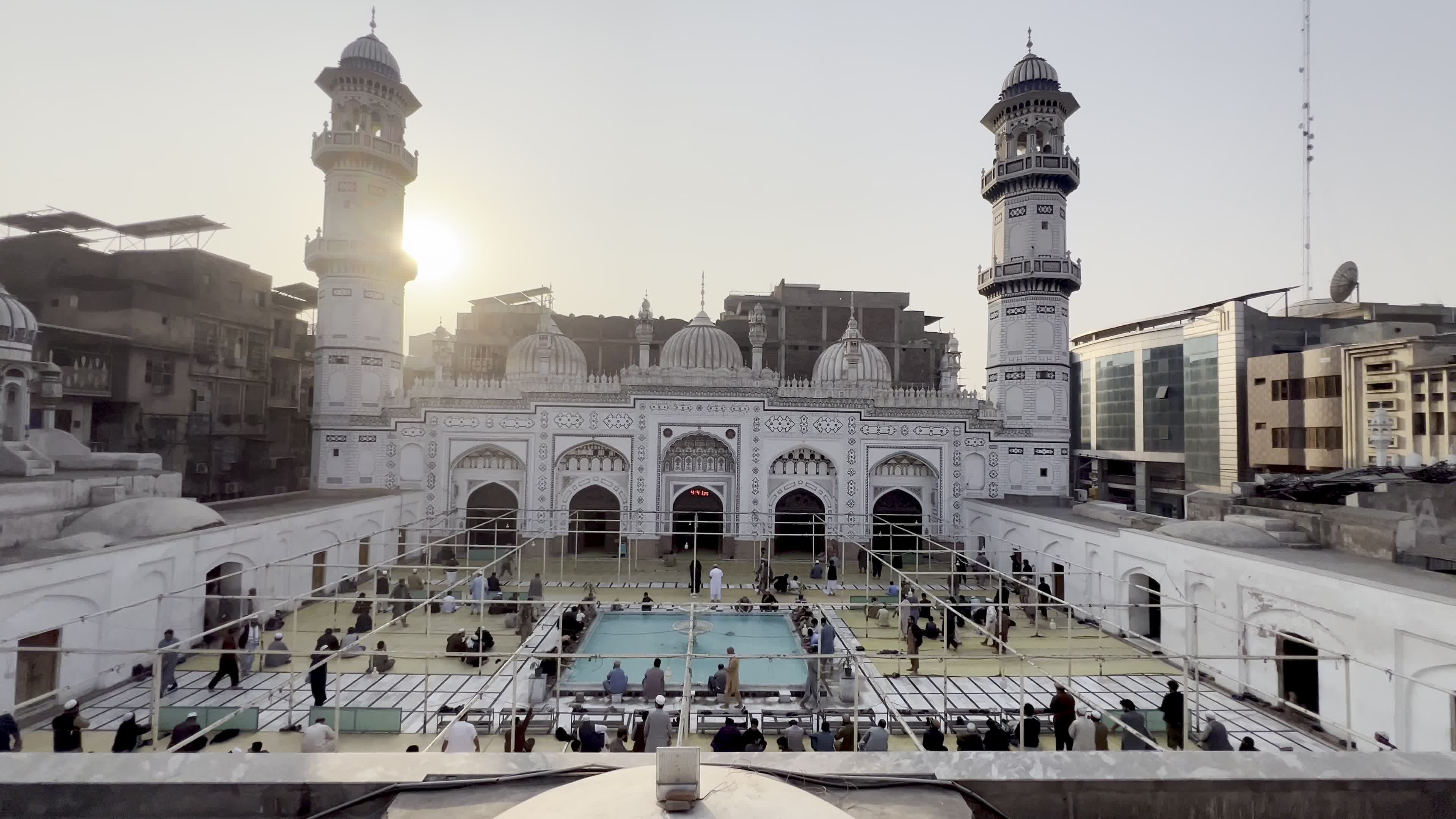 Local Ramadan Committee Meets at Qasim Ali Khan Mosque to Announce Start of Fasting