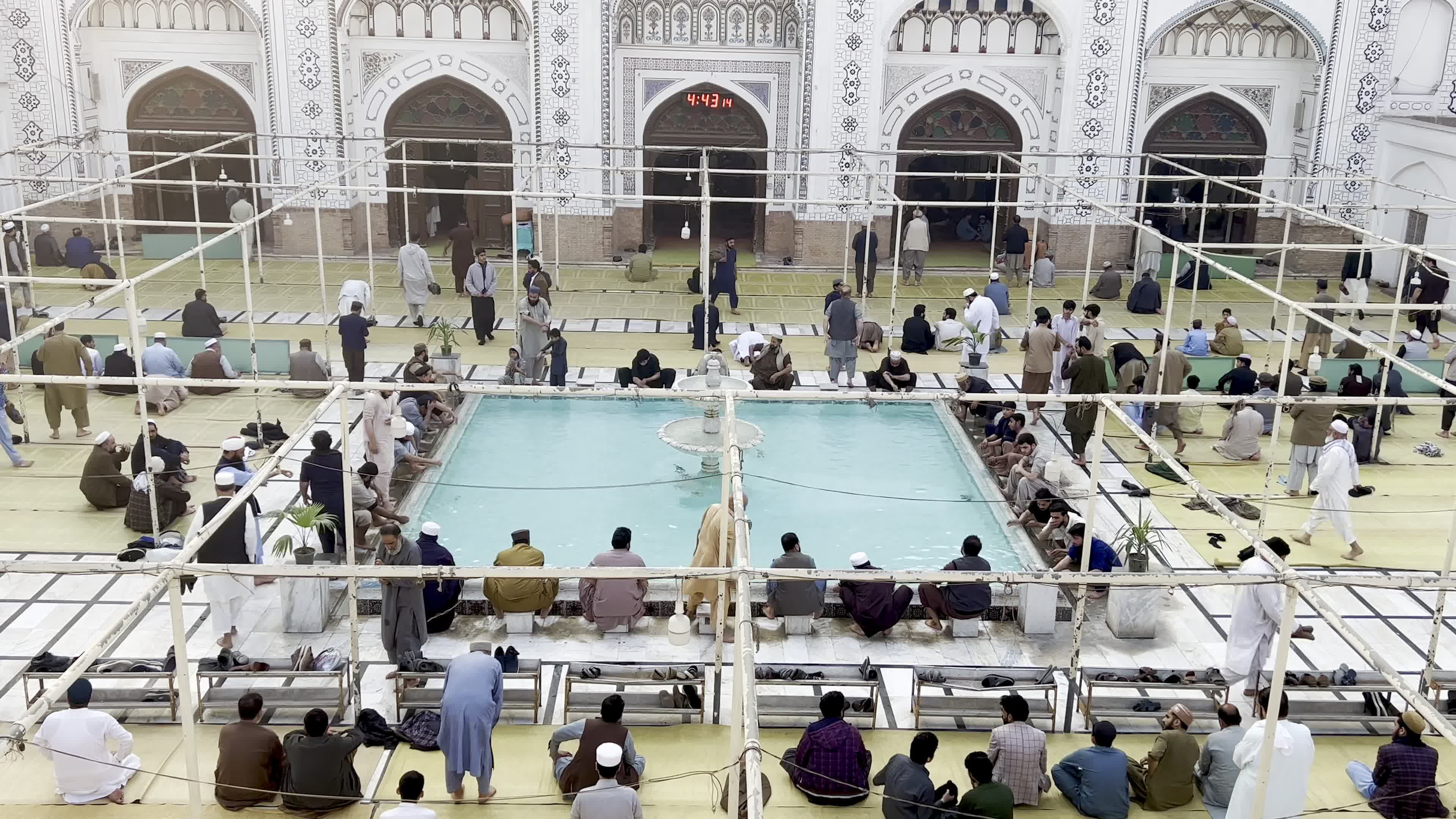 Local Ramadan Committee Meets at Qasim Ali Khan Mosque to Announce Start of Fasting