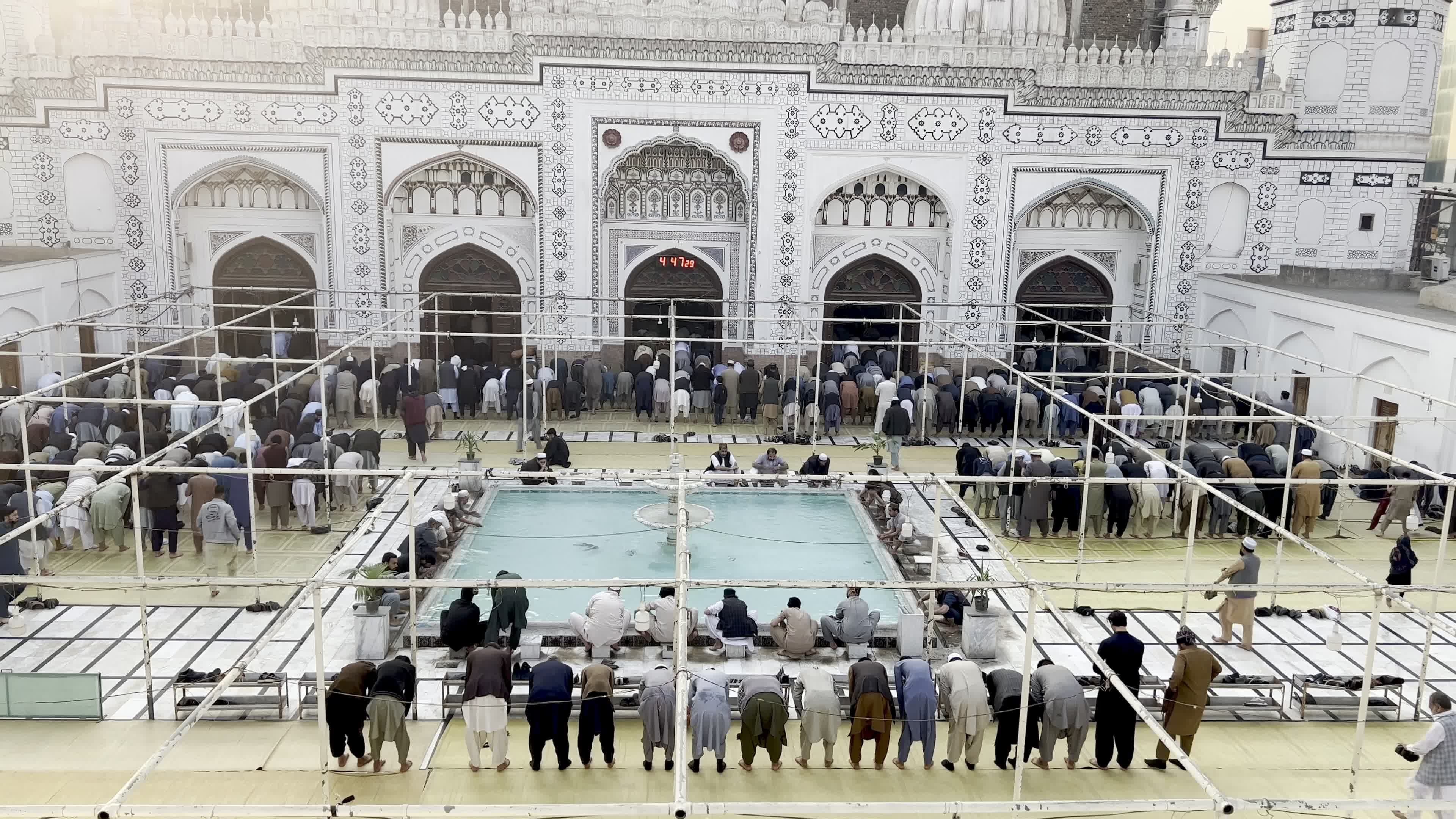 Local Ramadan Committee Meets at Qasim Ali Khan Mosque to Announce Start of Fasting