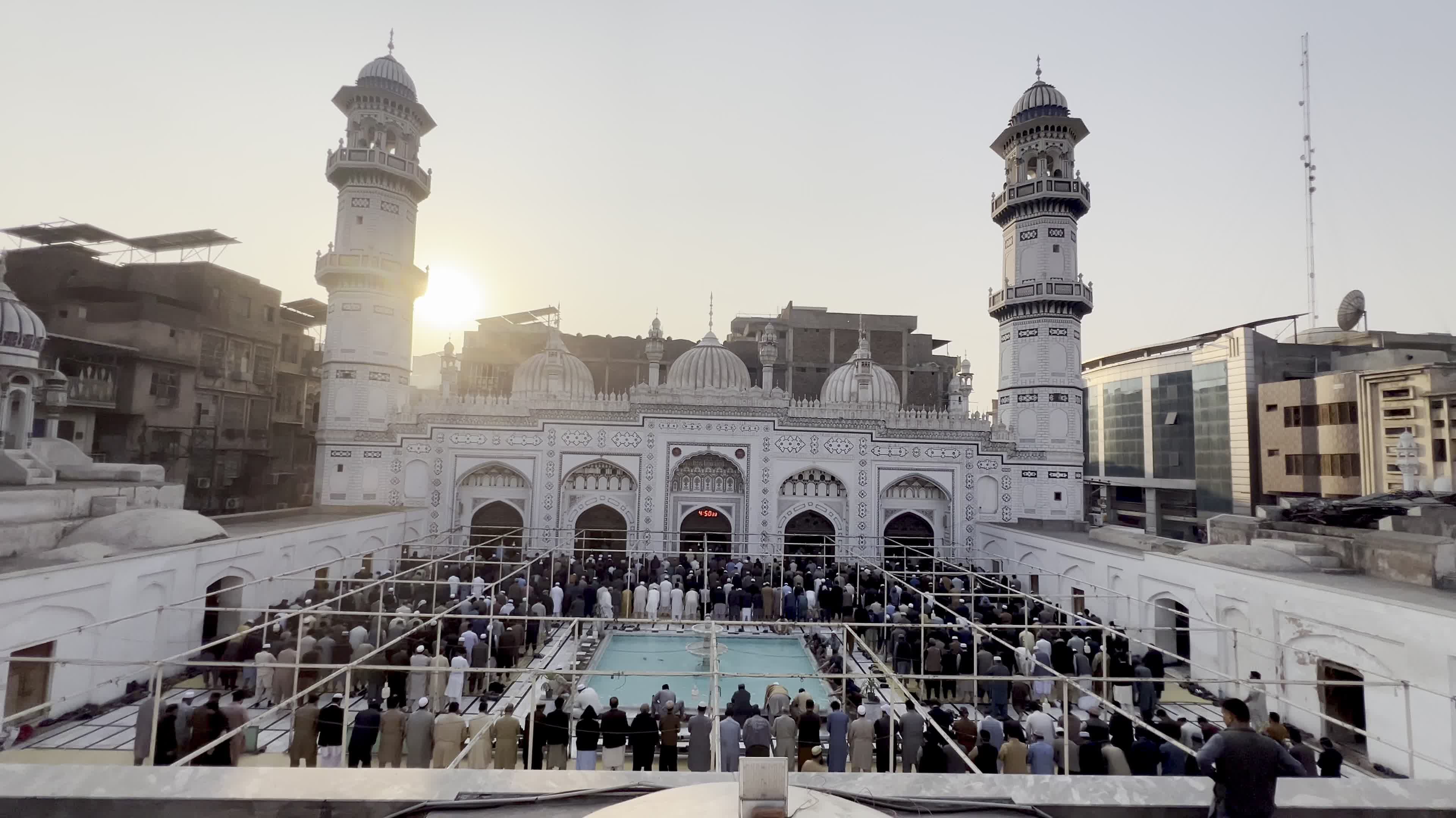 Local Ramadan Committee Meets at Qasim Ali Khan Mosque to Announce Start of Fasting