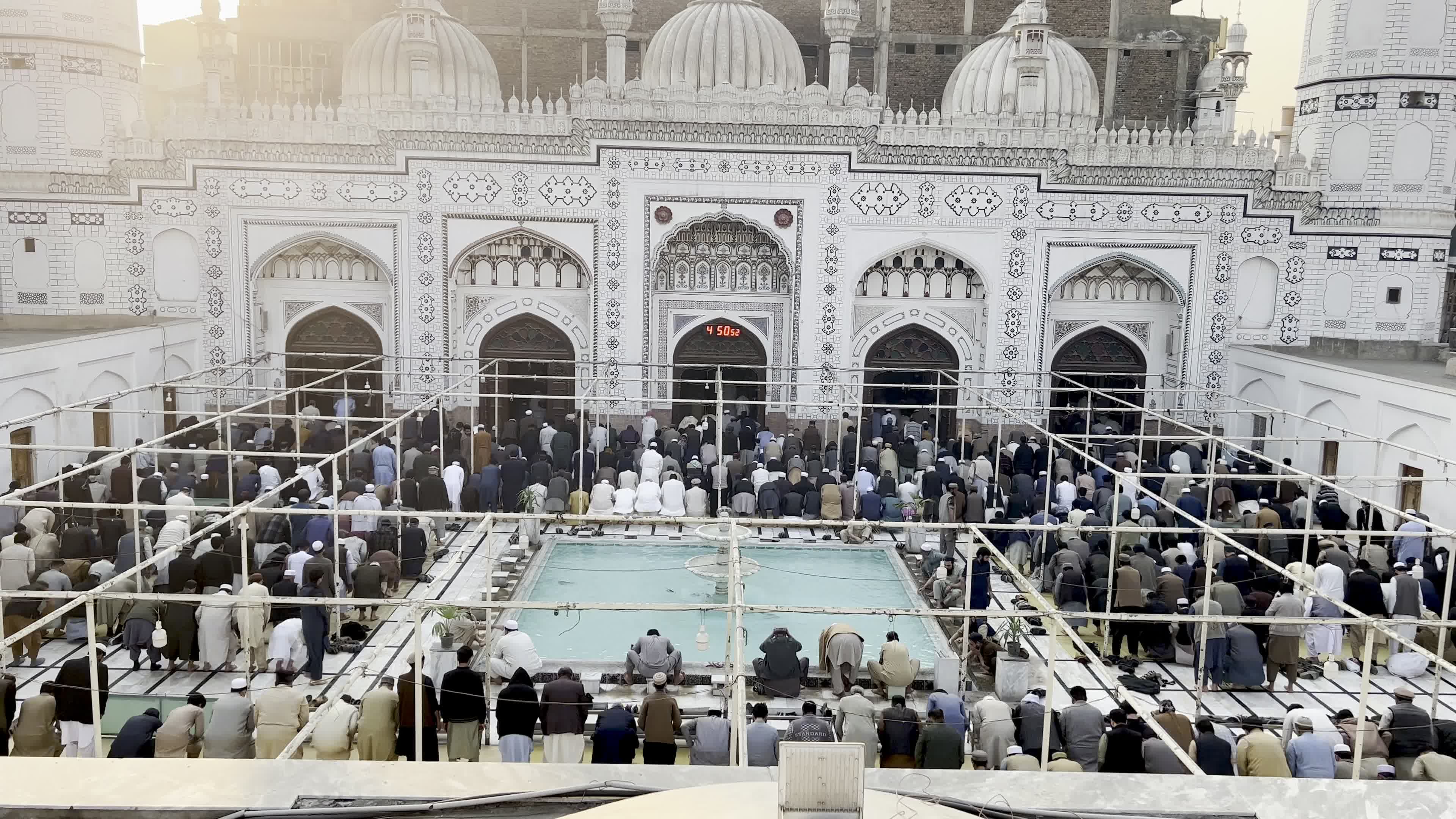 Local Ramadan Committee Meets at Qasim Ali Khan Mosque to Announce Start of Fasting