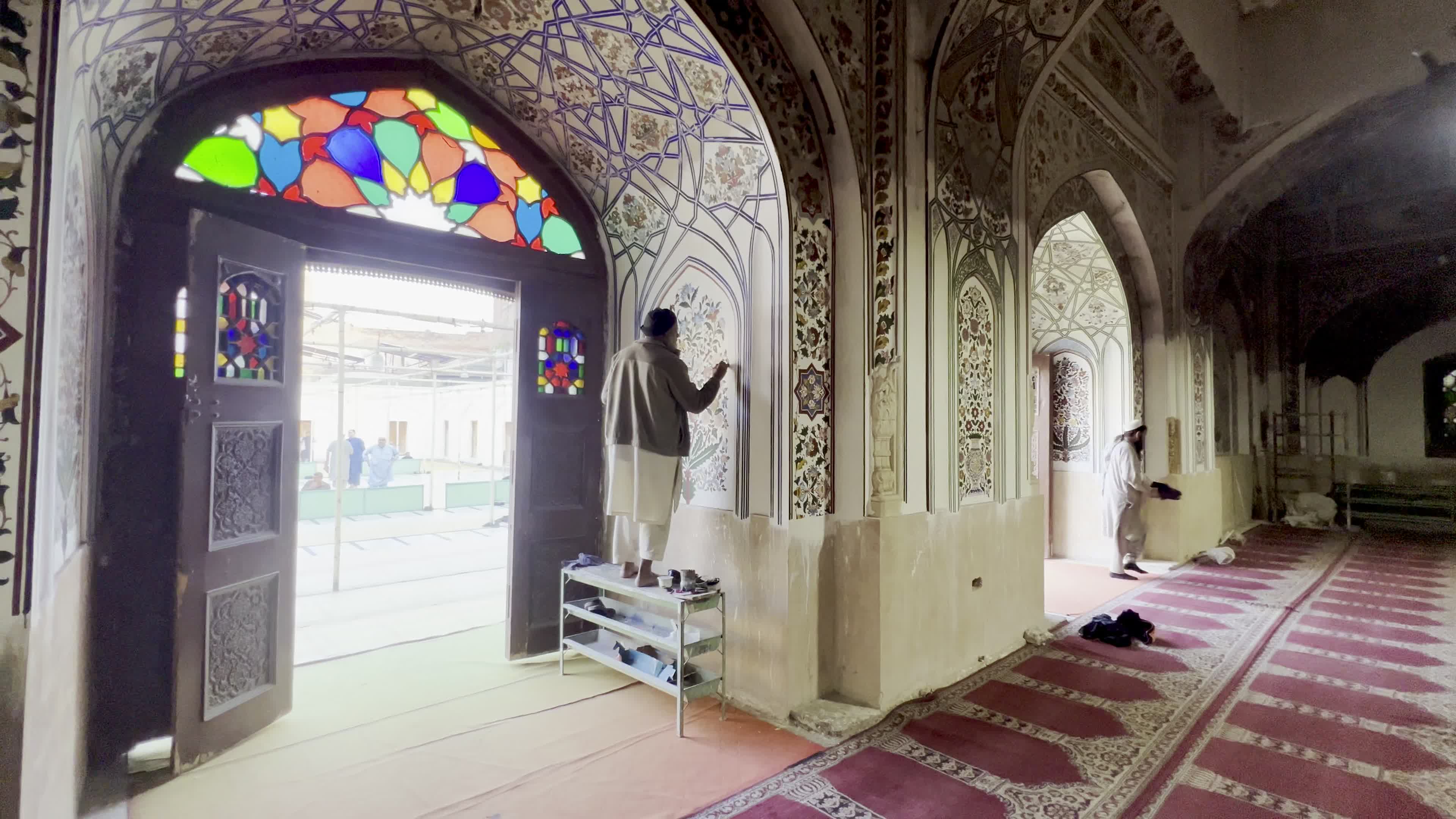 Artist Restores Floral Motifs at Historic Mohabbat Khan Mosque
