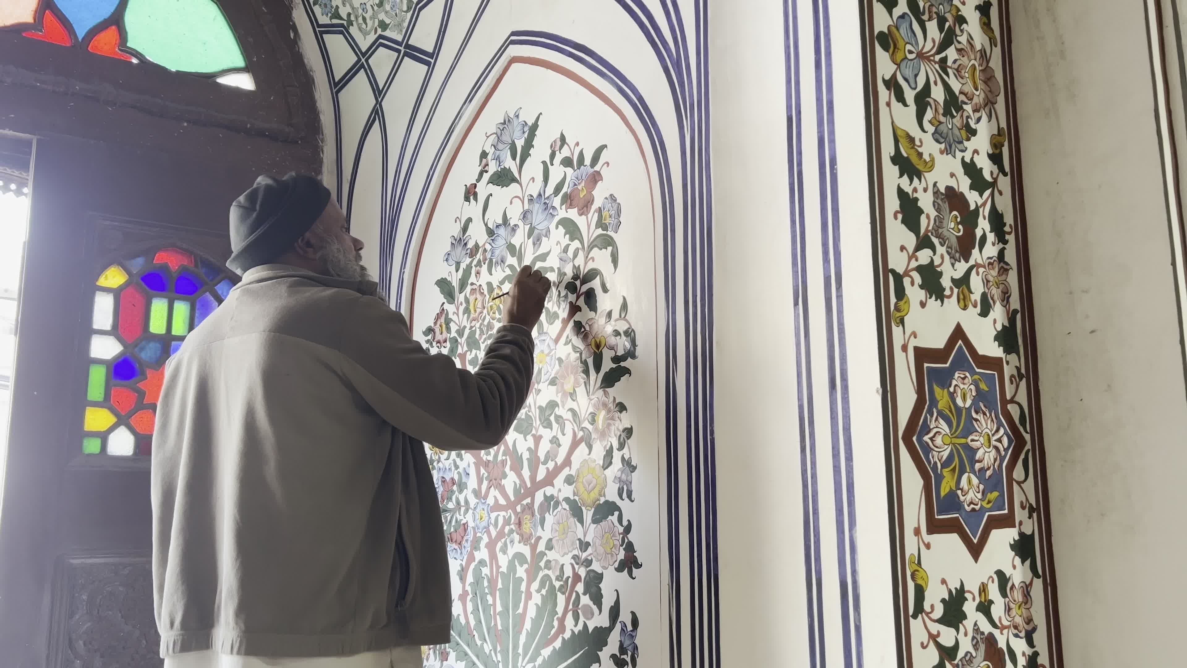 Artist Restores Floral Motifs at Historic Mohabbat Khan Mosque
