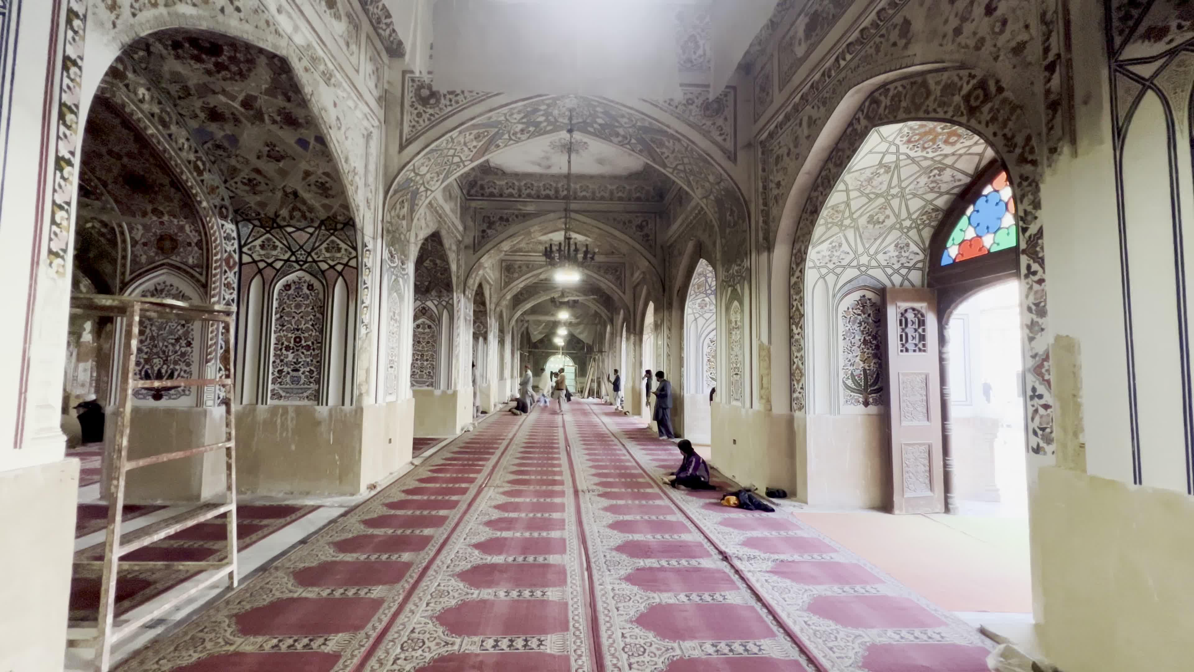 Artist Restores Floral Motifs at Historic Mohabbat Khan Mosque