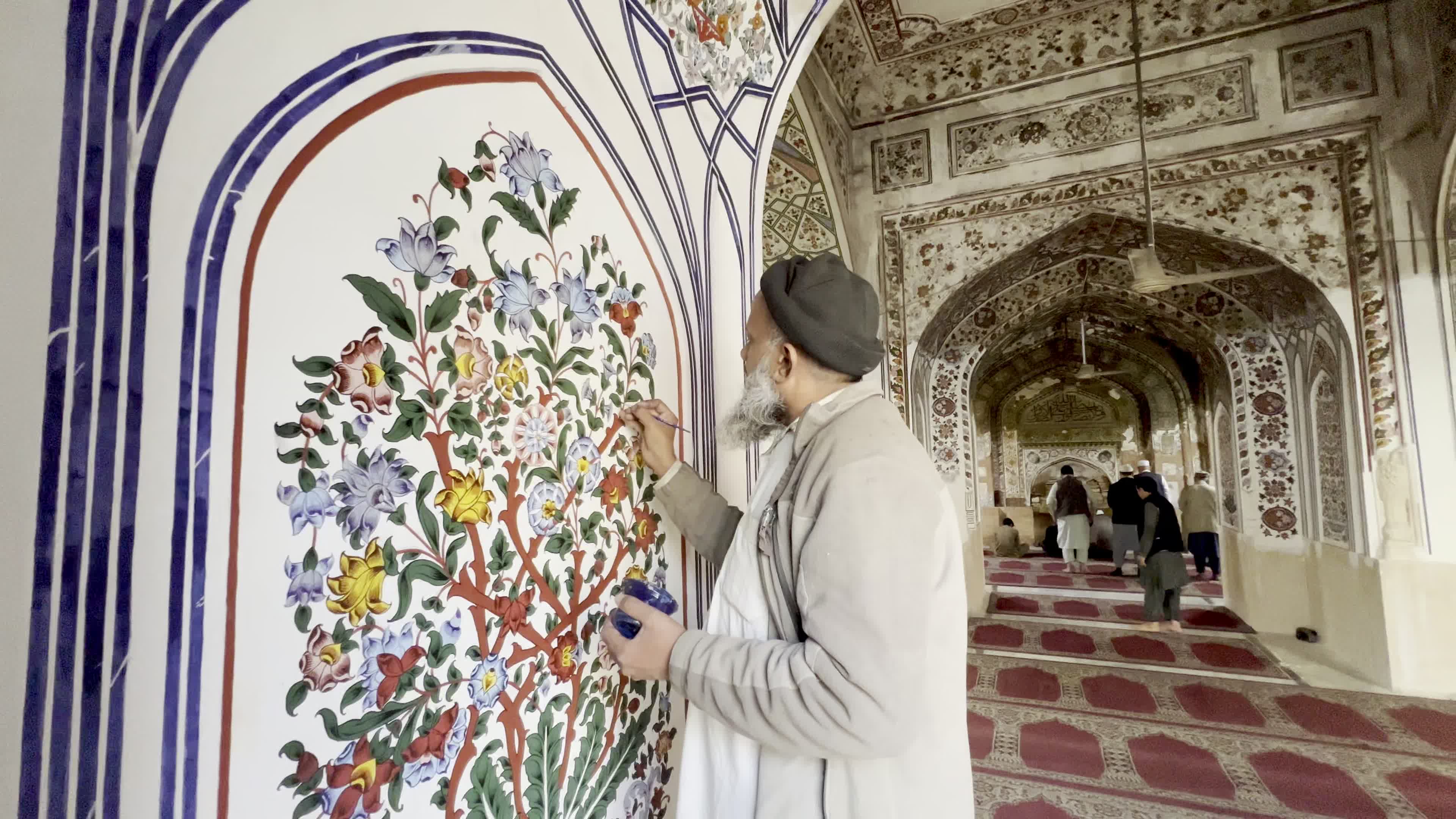 Artist Restores Floral Motifs at Historic Mohabbat Khan Mosque