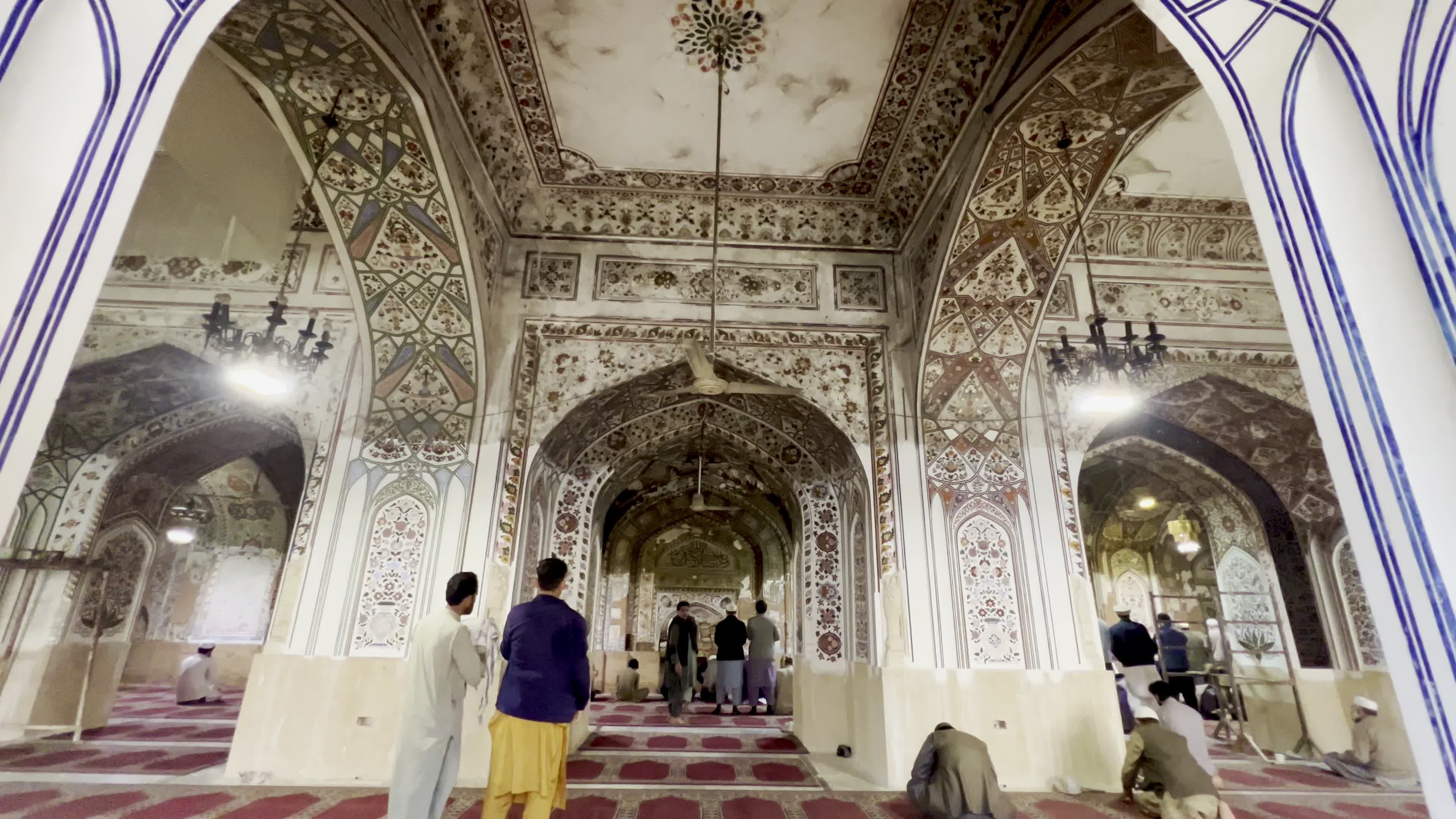 Artist Restores Floral Motifs at Historic Mohabbat Khan Mosque