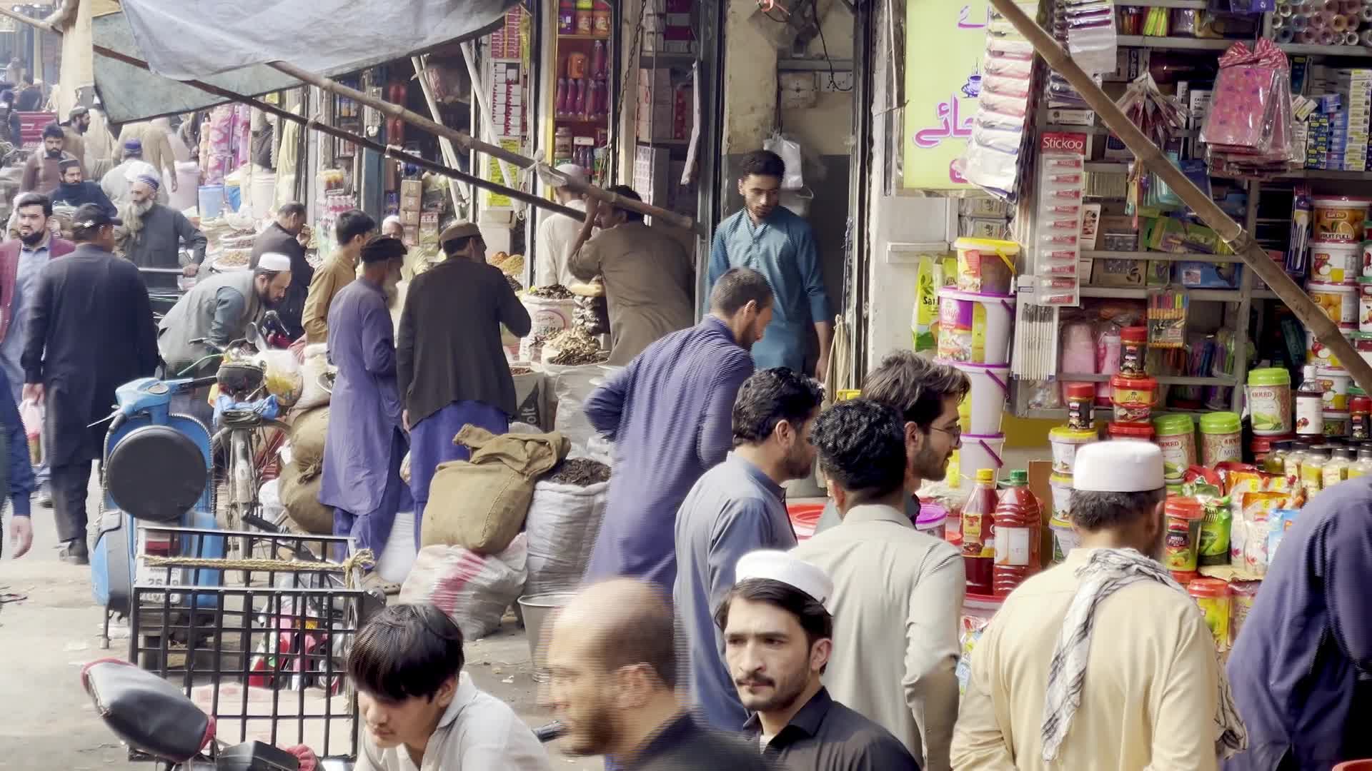 Pakistan gears up for Ramadan with fruit and vegetable purchases - 02/17/2025