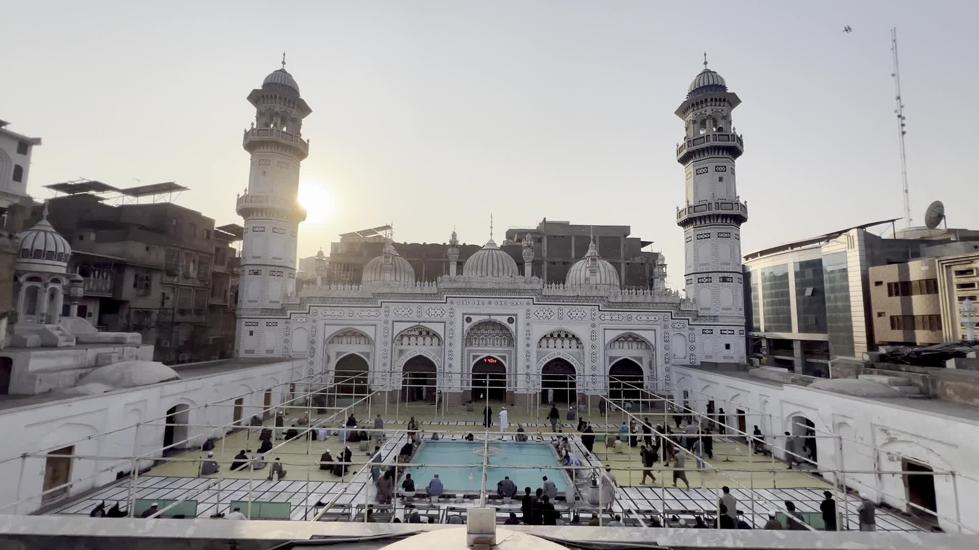 Local Ramadan Committee Meets at Qasim Ali Khan Mosque to Announce Start of Fasting - 02/18/2026