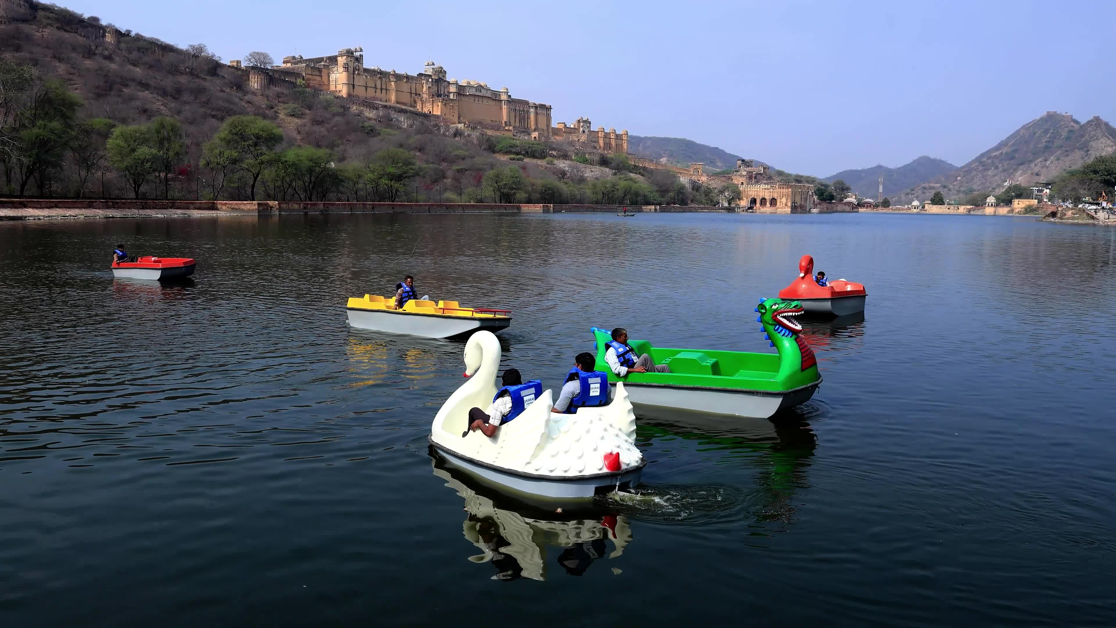 Boating trail at Maota Lake in Jaipur