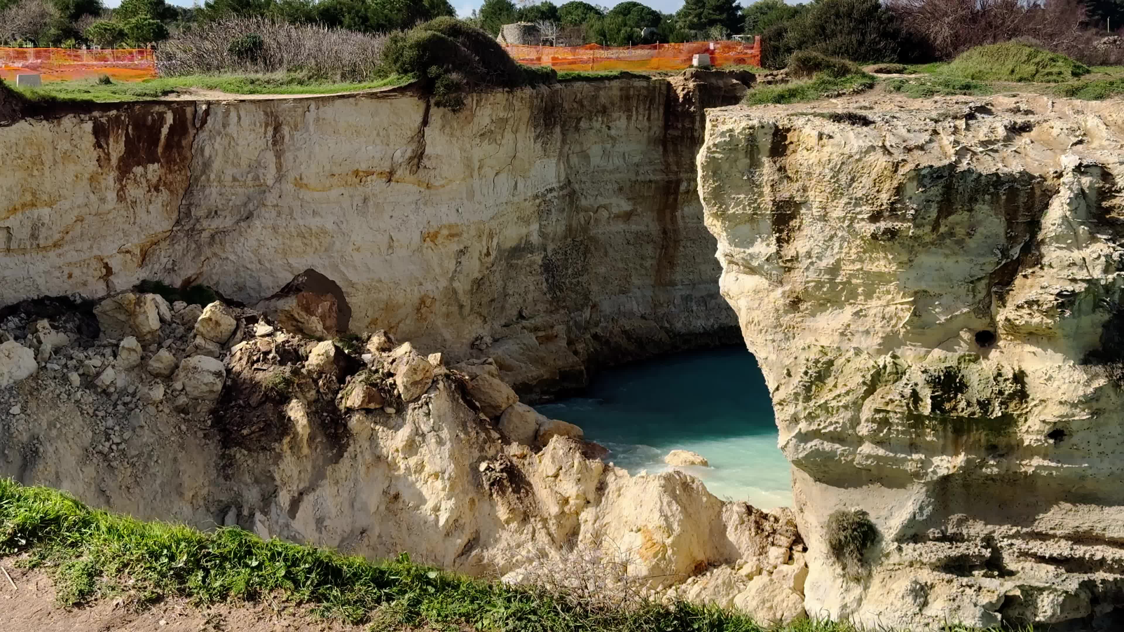 Italy's 'Lovers' Arch' collapses into sea on Valentine's Day