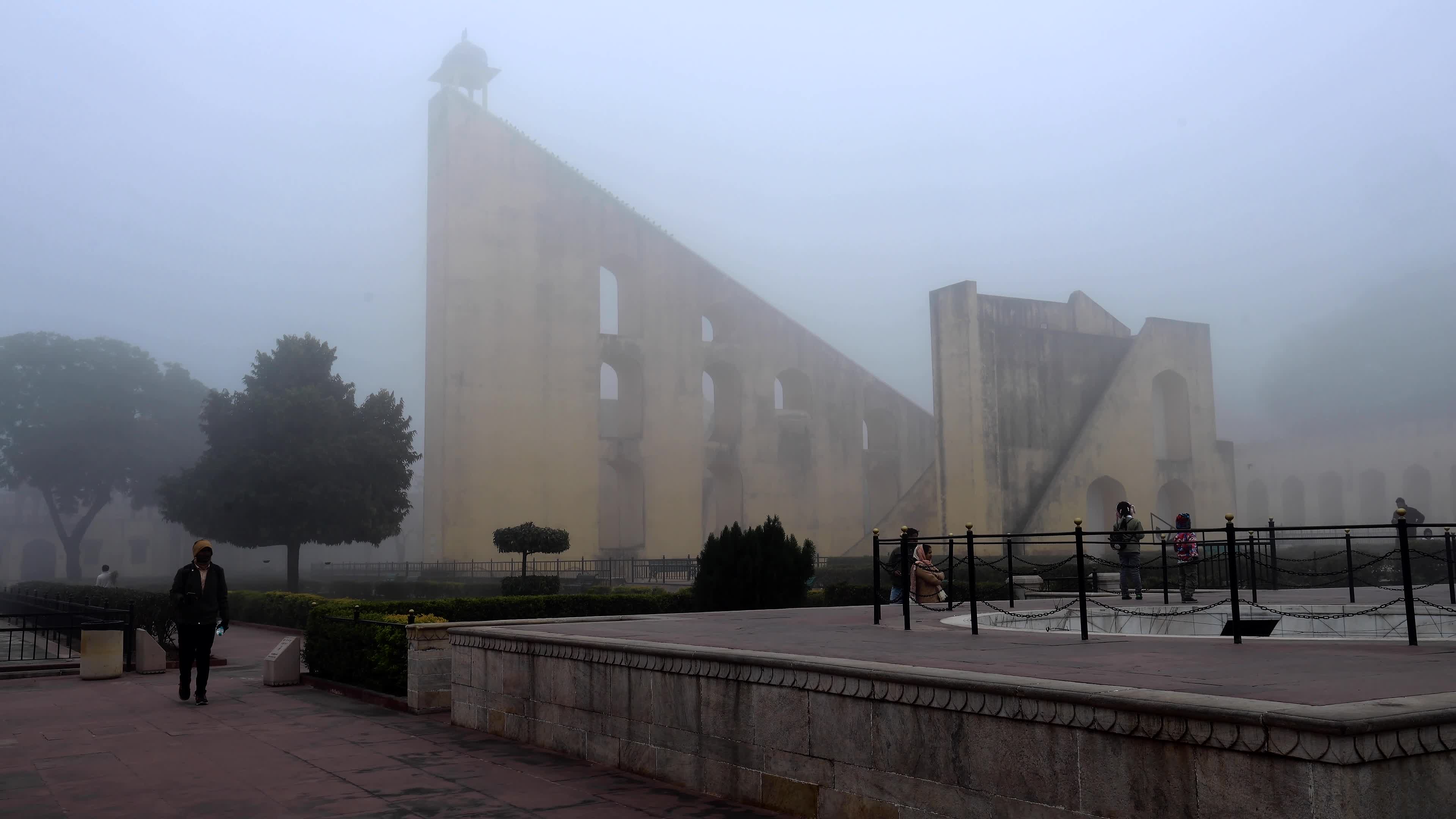 Weather: Fog in Jaipur