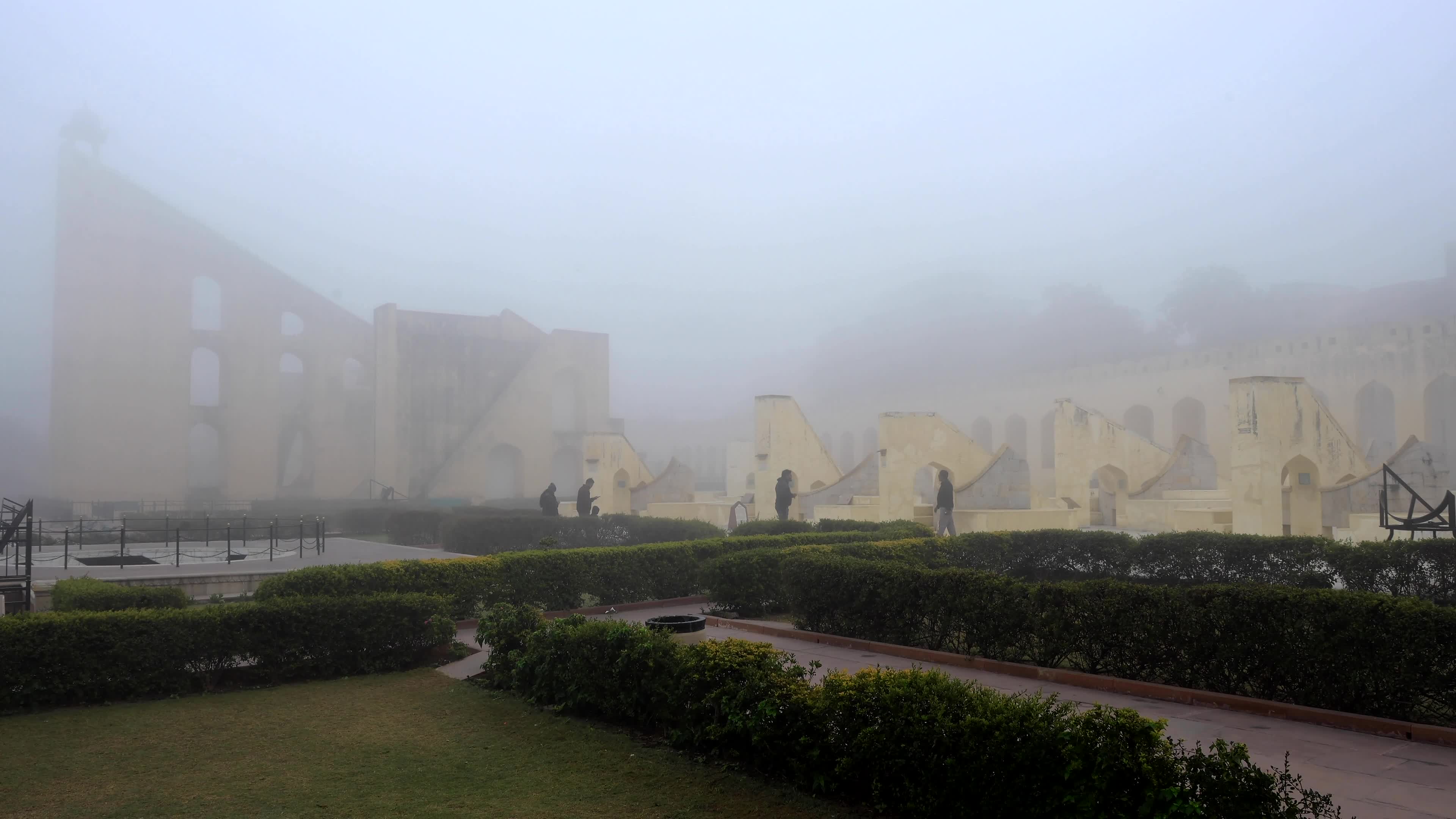 Weather: Fog in Jaipur