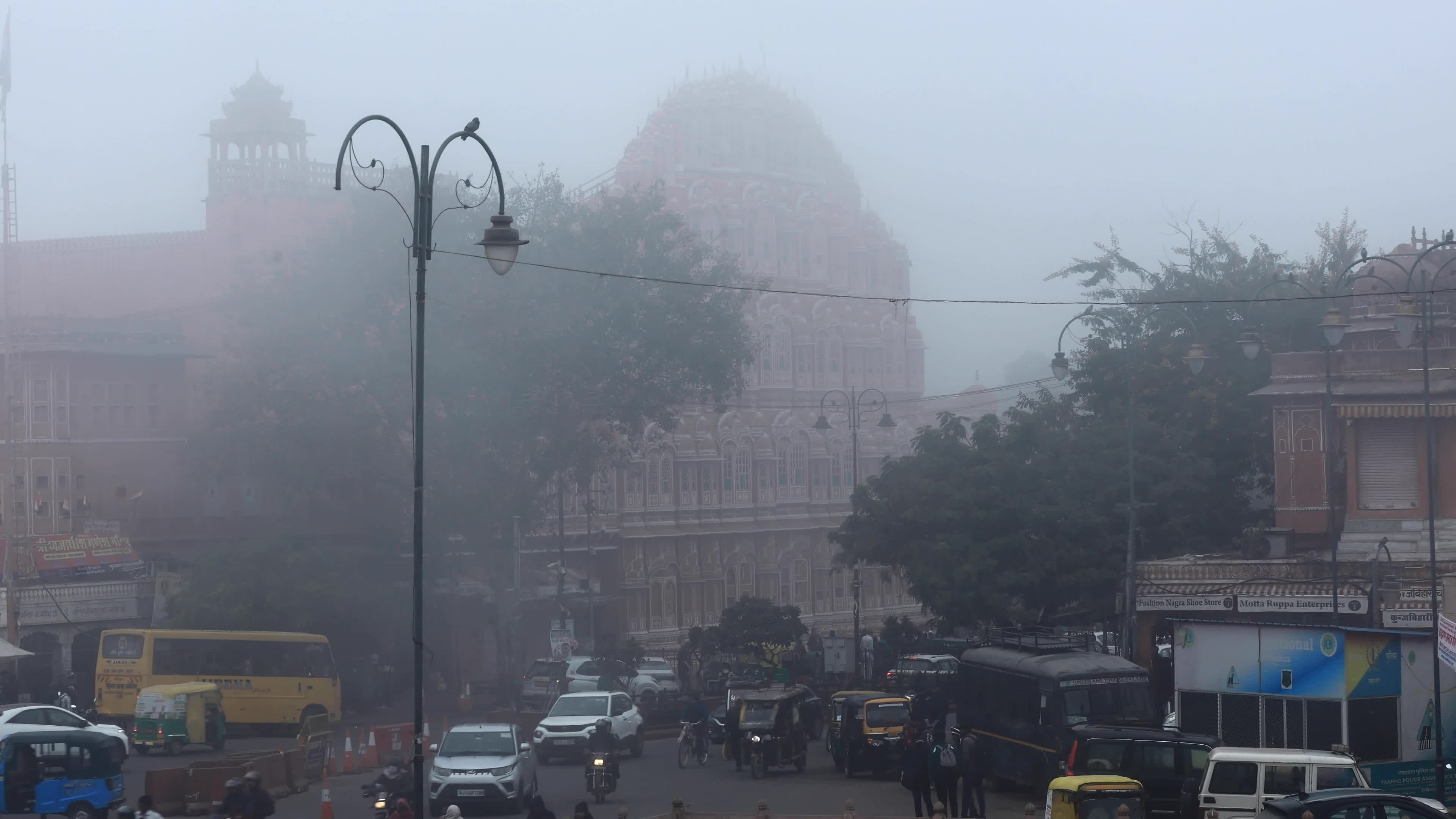 Weather: Fog in Jaipur