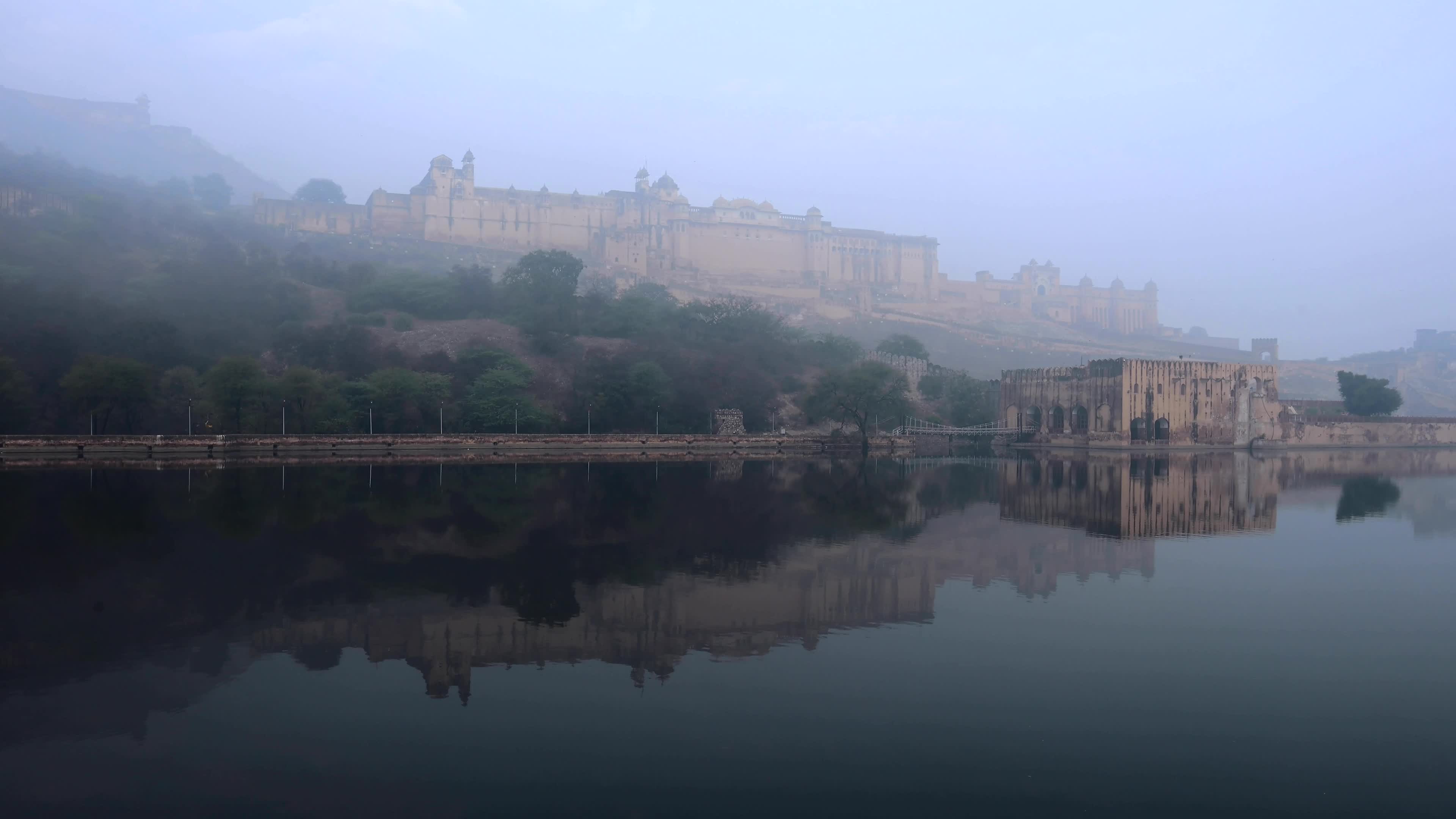 Weather: Fog in Jaipur