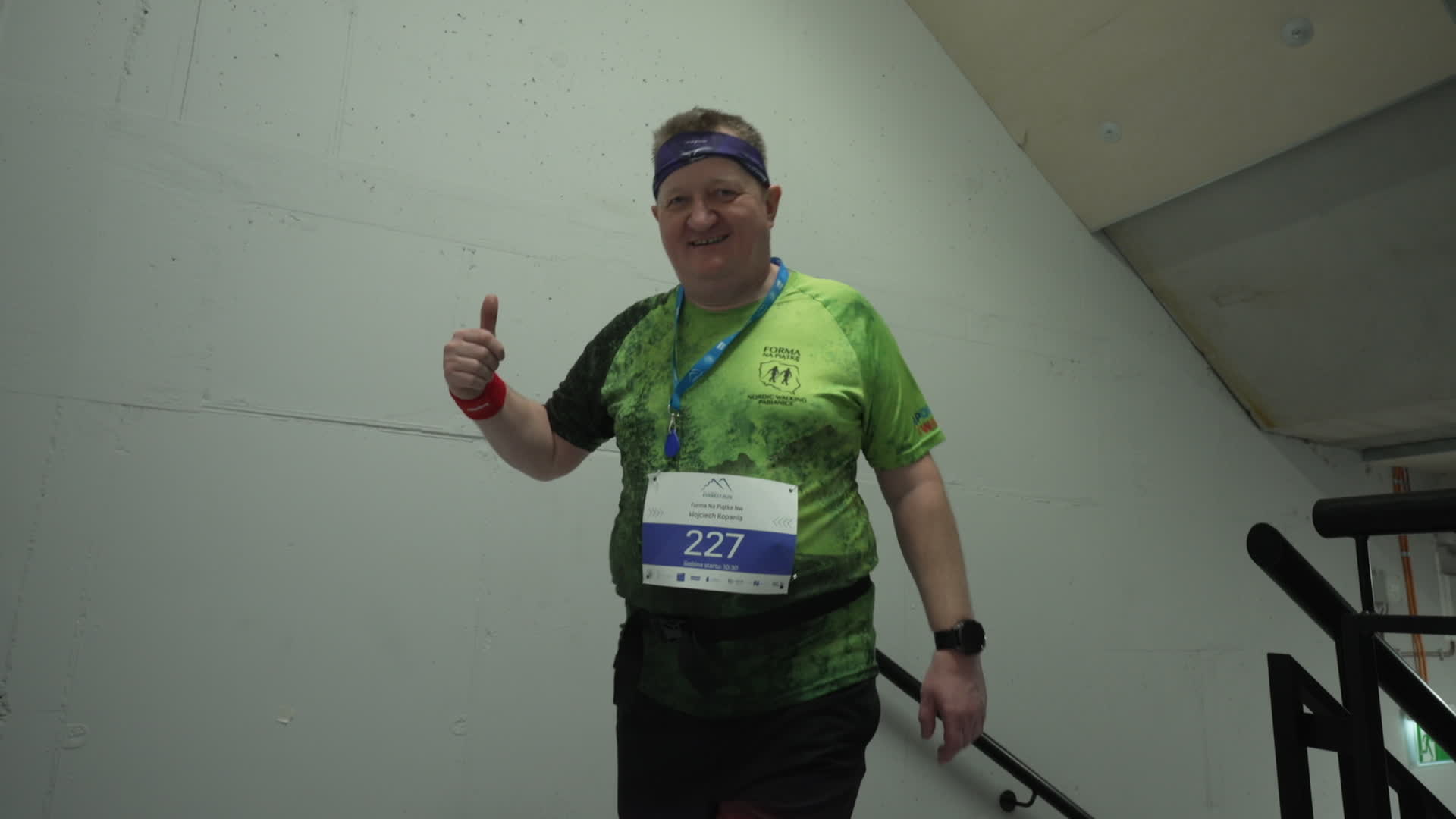 People take part in "Everest" skyscraper run