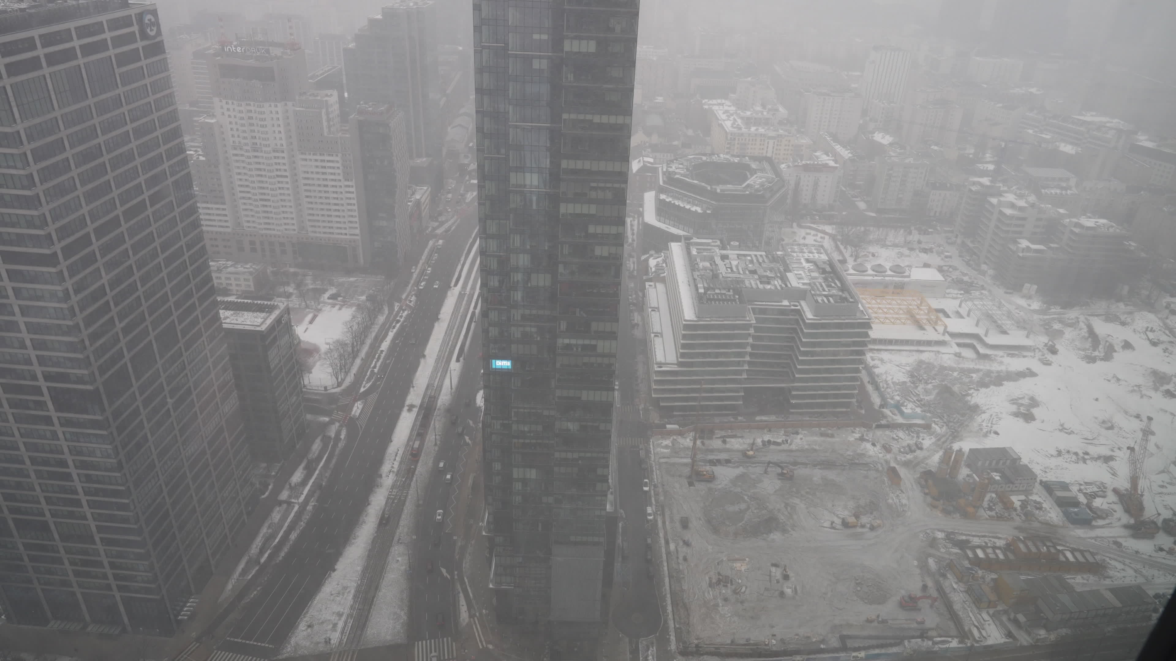 People take part in "Everest" skyscraper run