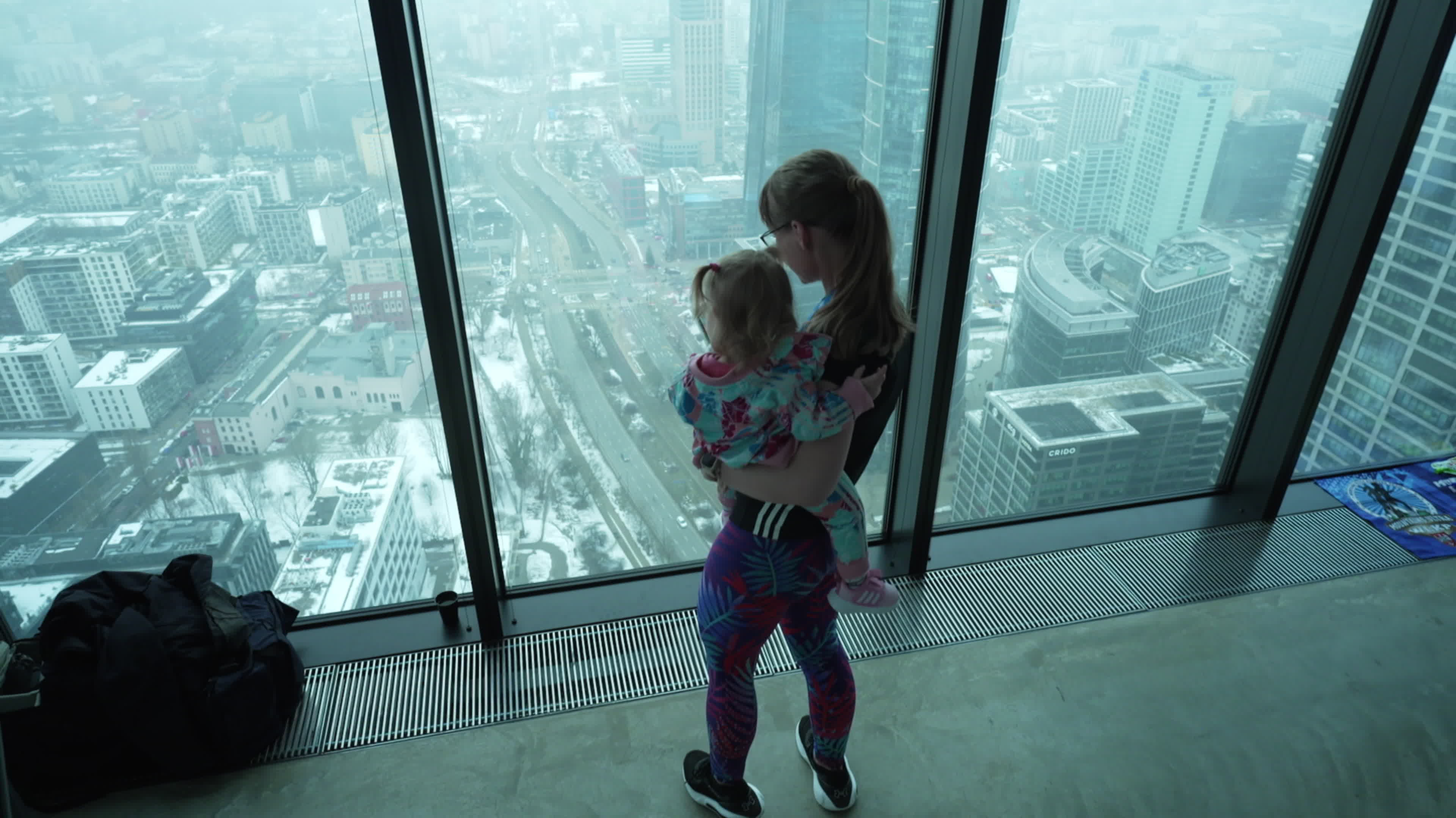 People take part in "Everest" skyscraper run