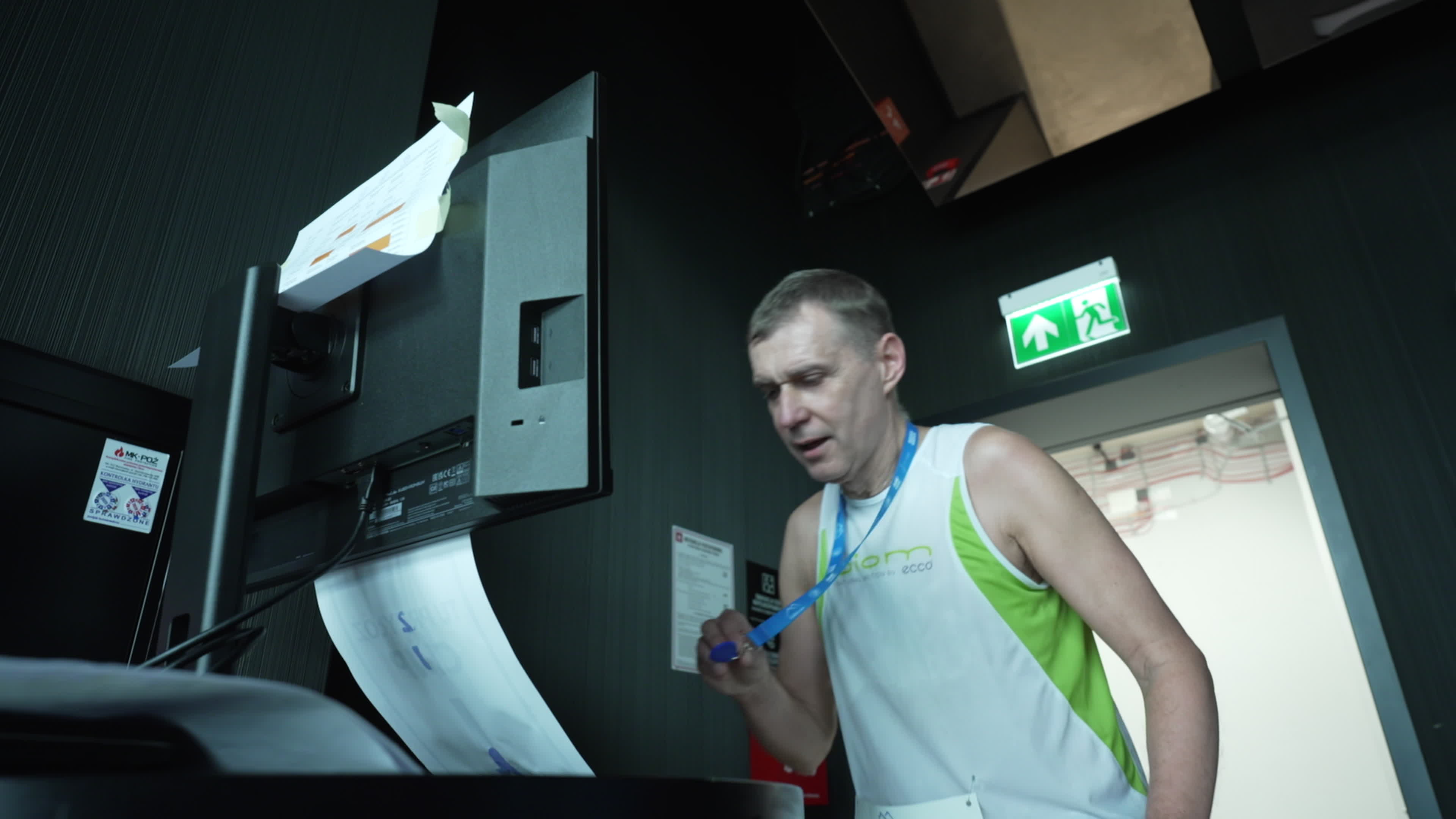 People take part in "Everest" skyscraper run