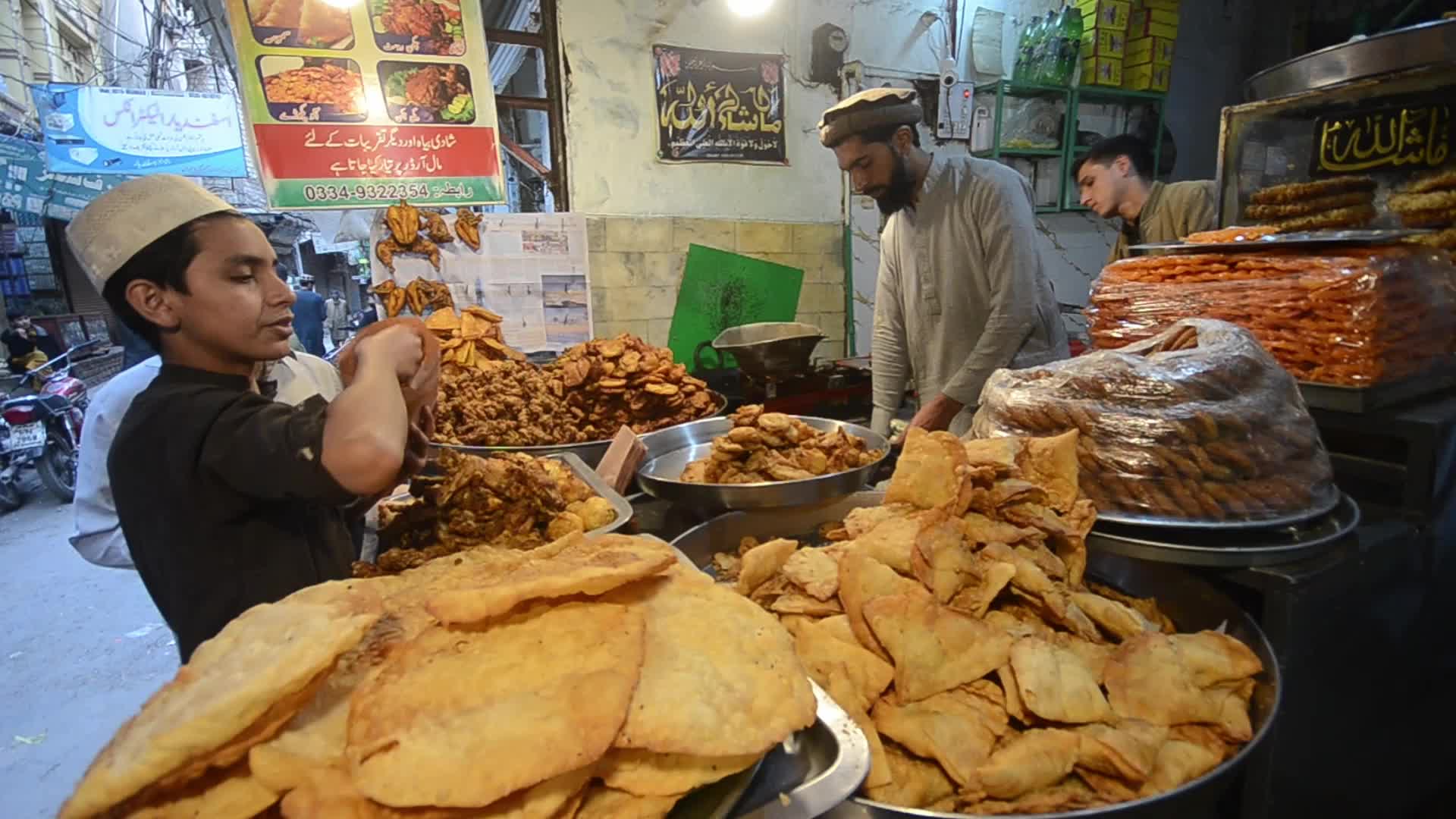 Vendors Prepare Iftar on the 4rd Day of Ramadan in Peshawar