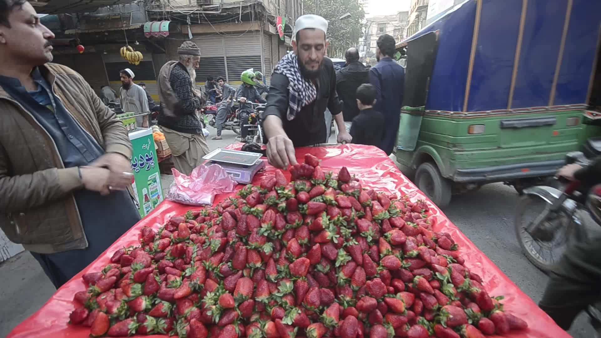 Vendors Prepare Iftar on the 4rd Day of Ramadan in Peshawar