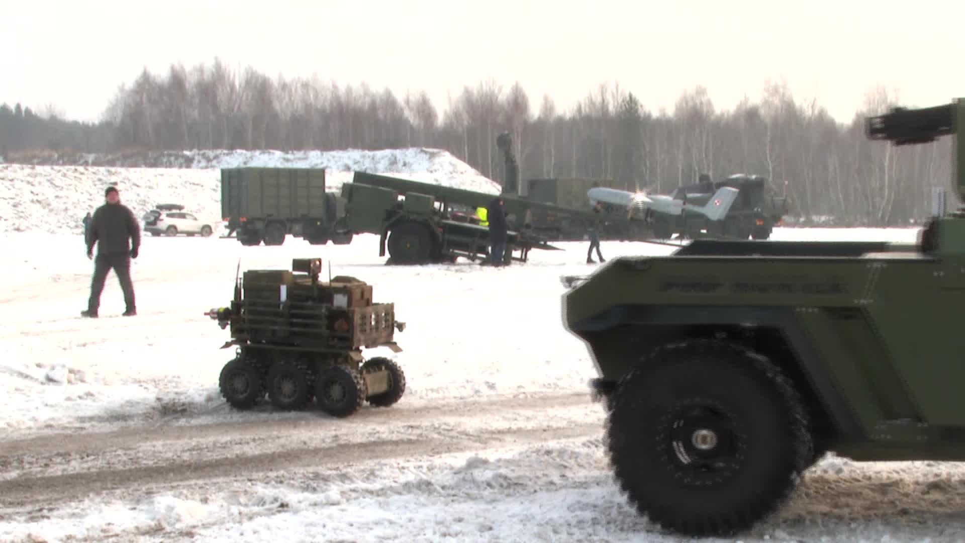 POLAND: Land nd air military drones