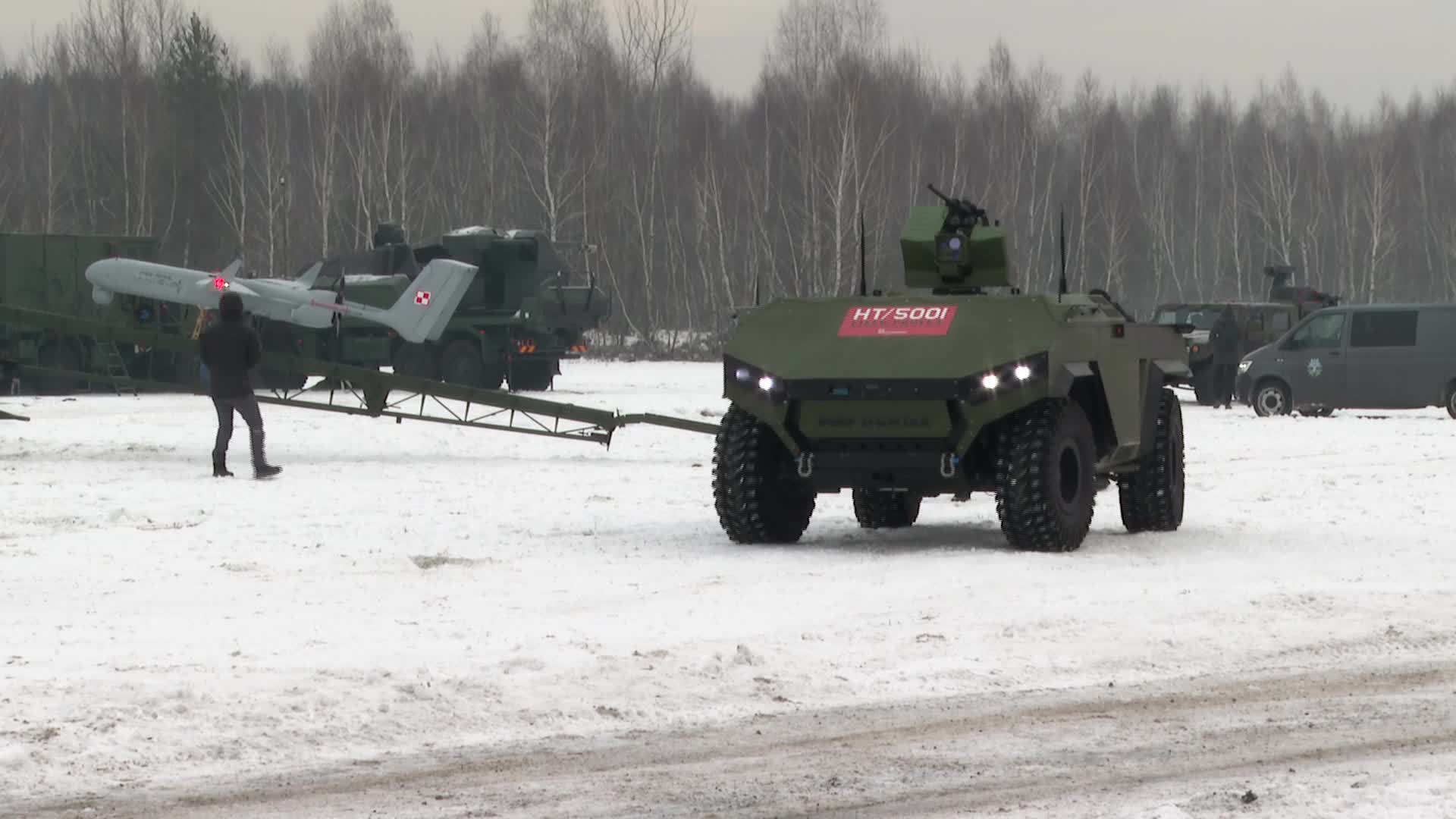 POLAND: Land nd air military drones