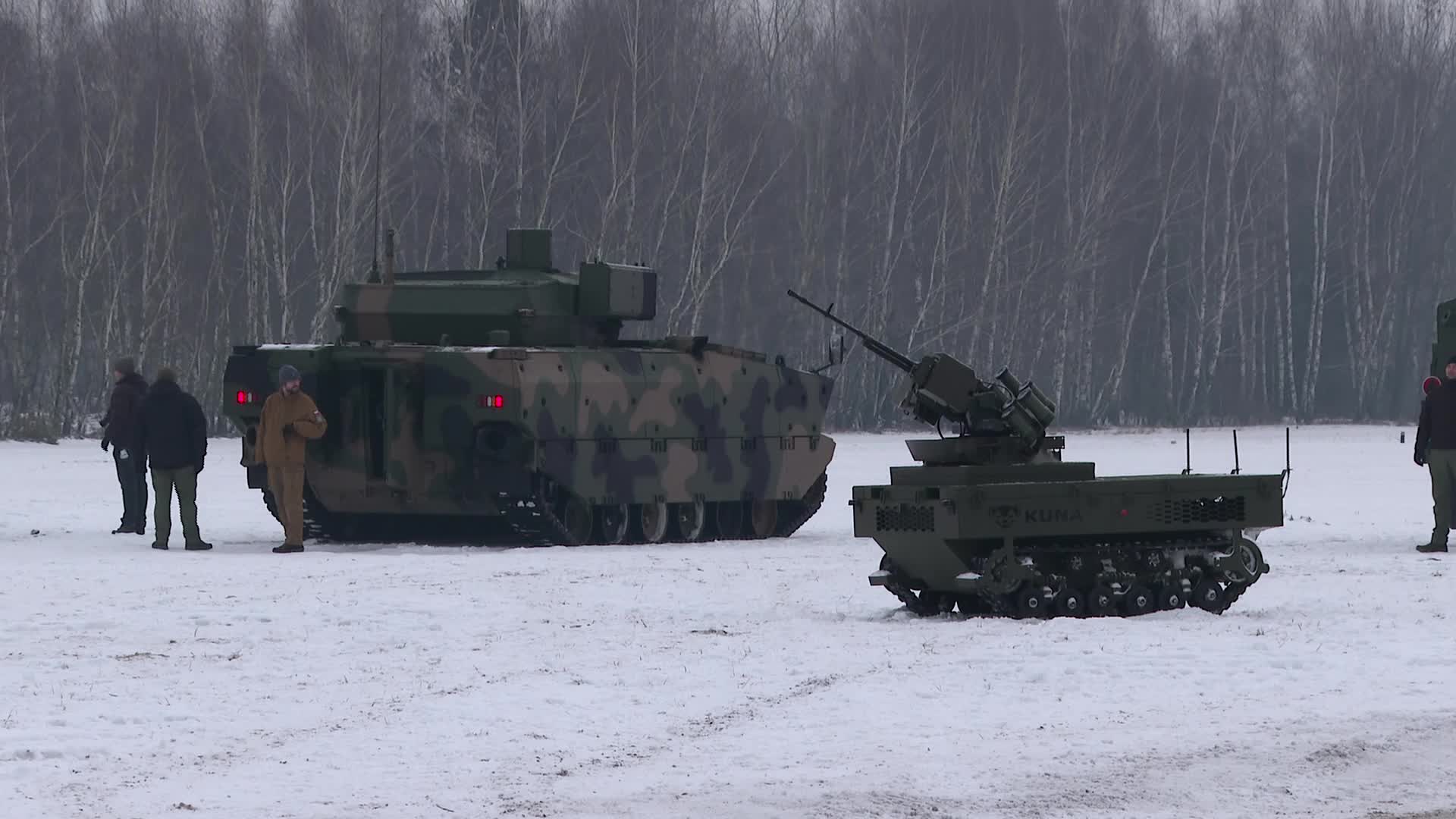 POLAND: Land nd air military drones