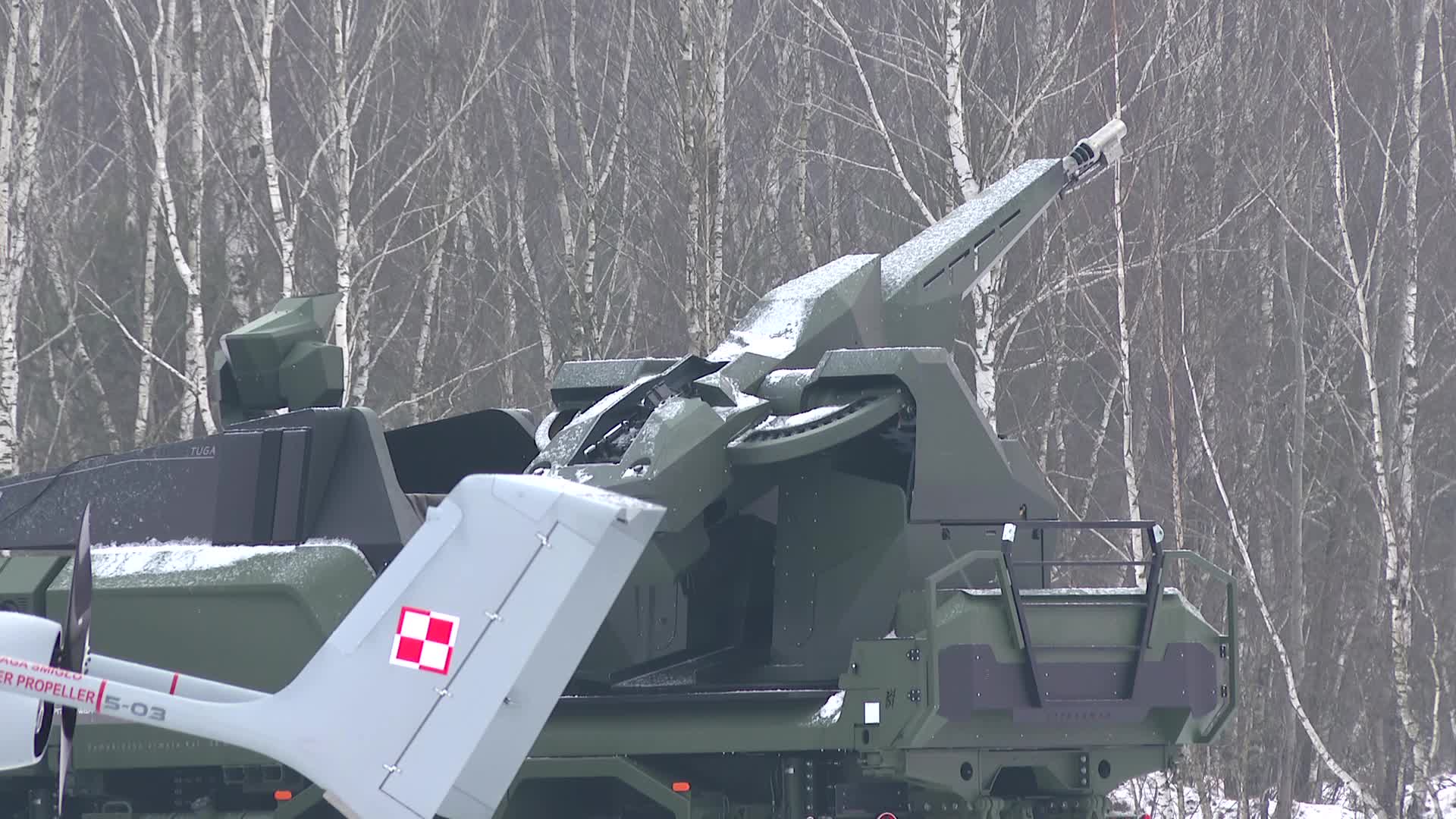 POLAND: Land nd air military drones
