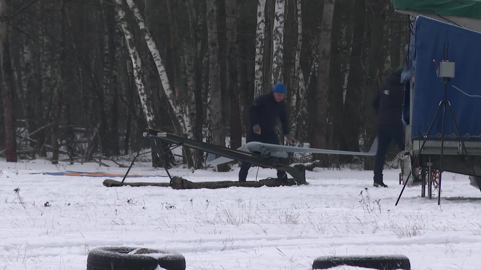 POLAND: Land nd air military drones