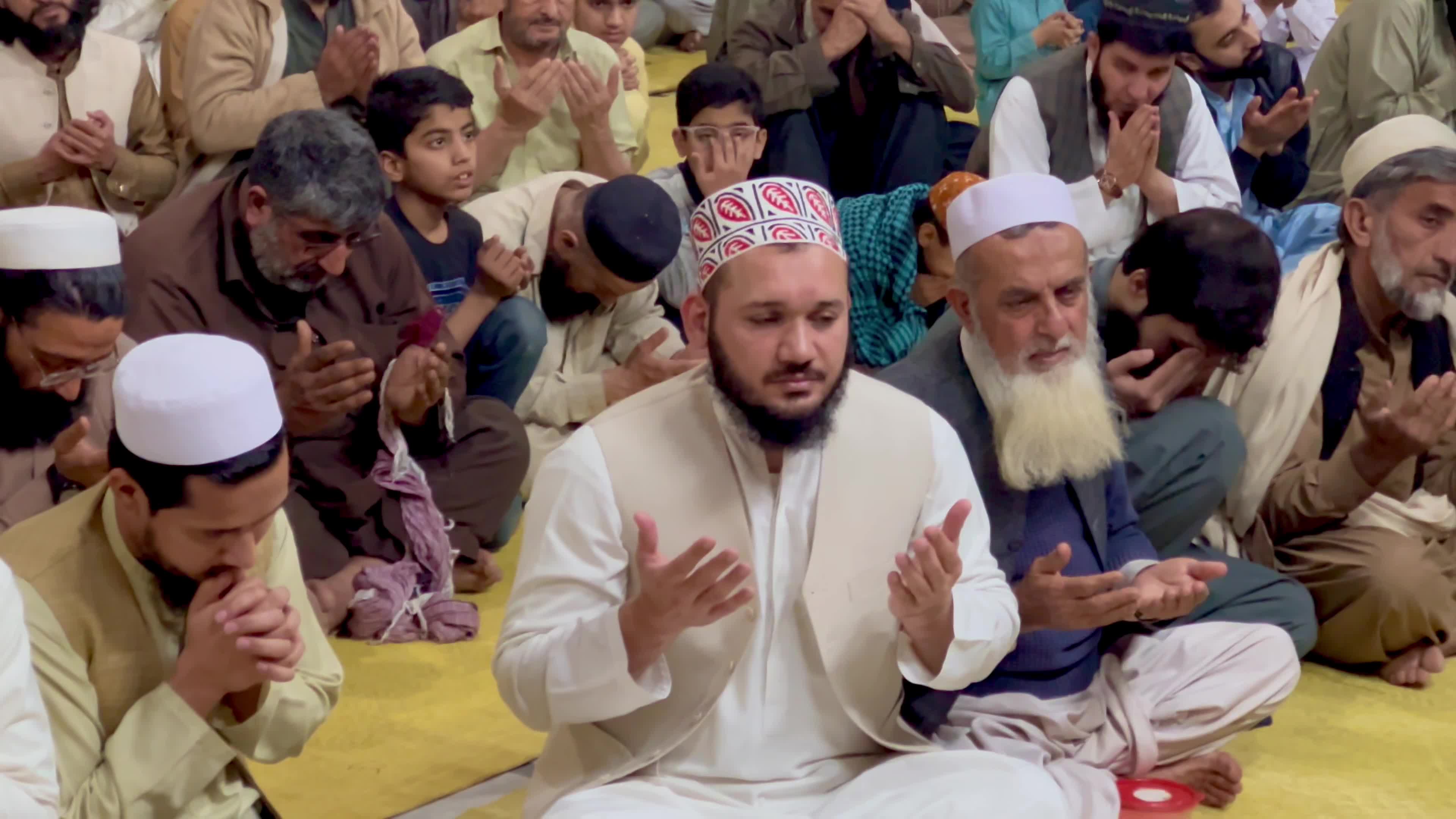 Pakistan: Quran Completion Marked with Prayers and Charity at Historic Peshawar Mosque
