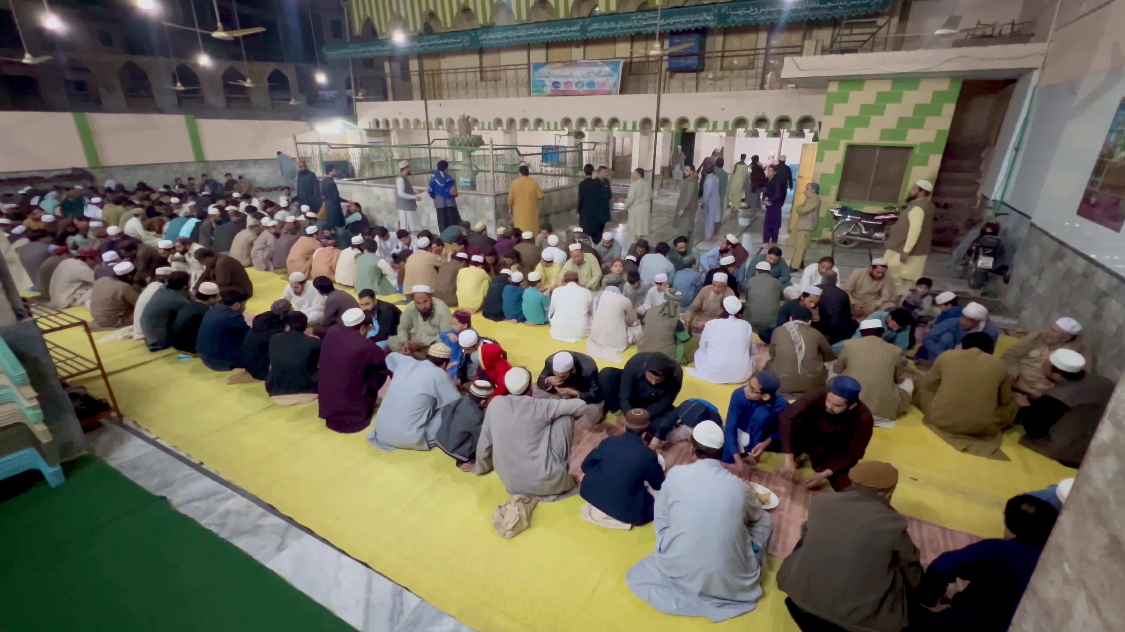 Pakistan: Quran Completion Marked with Prayers and Charity at Historic Peshawar Mosque