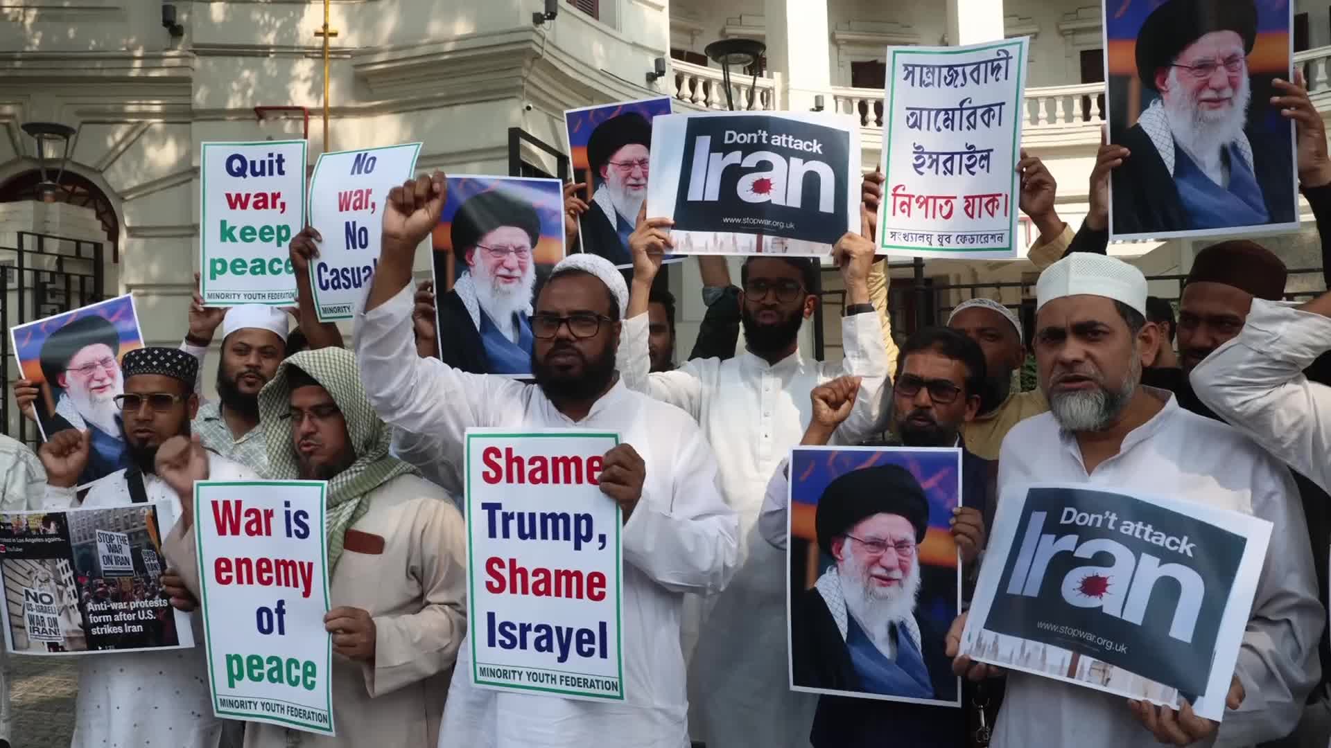 Muslims Protest Against Killing Of Iranian Supreme Leader in Kolkata