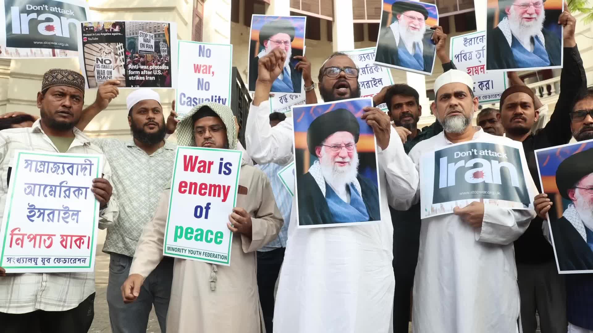 Muslims Protest Against Killing Of Iranian Supreme Leader in Kolkata