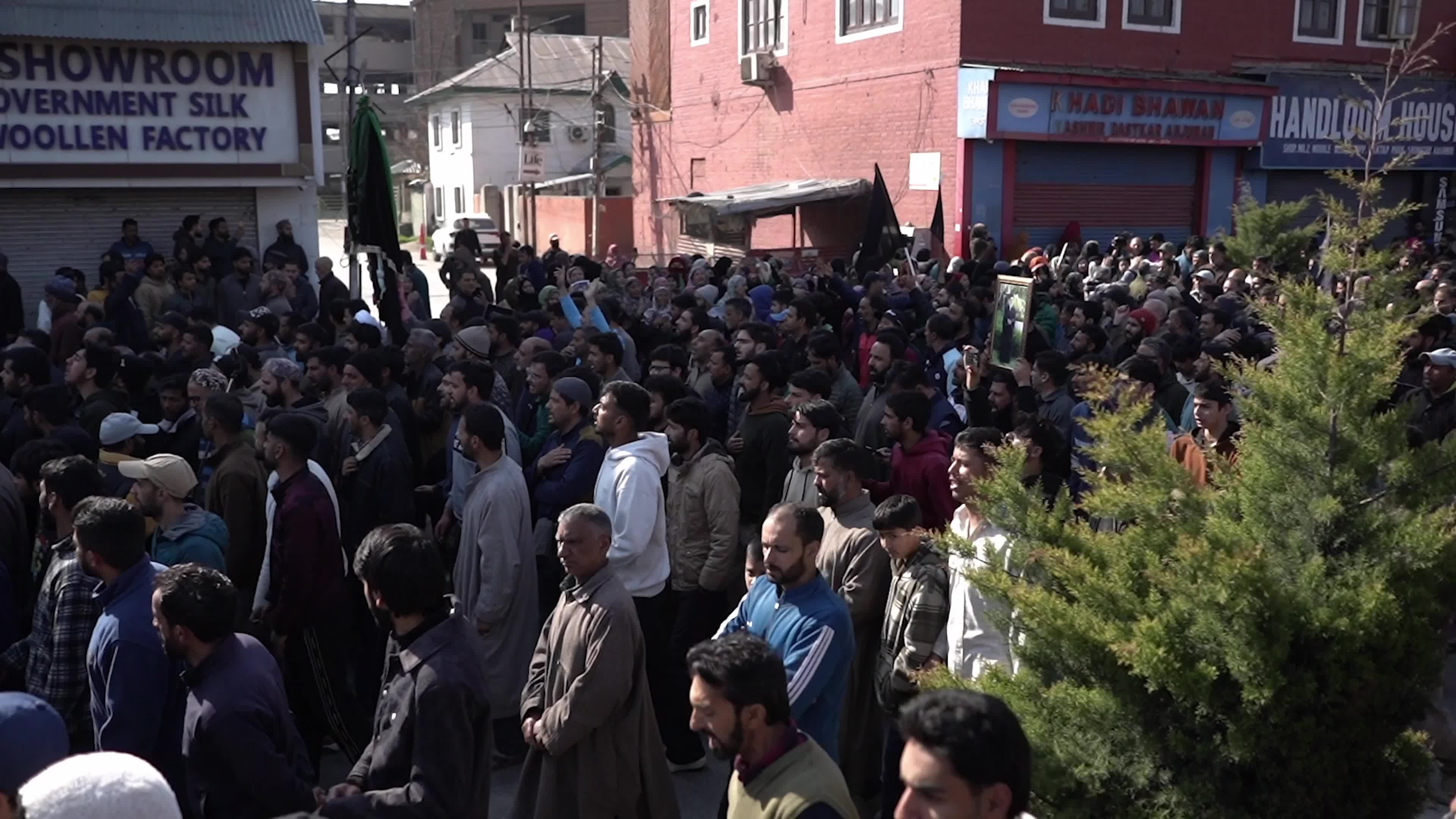 Kashmiri Muslims Protest The Killing Of Iran's Supreme Leader