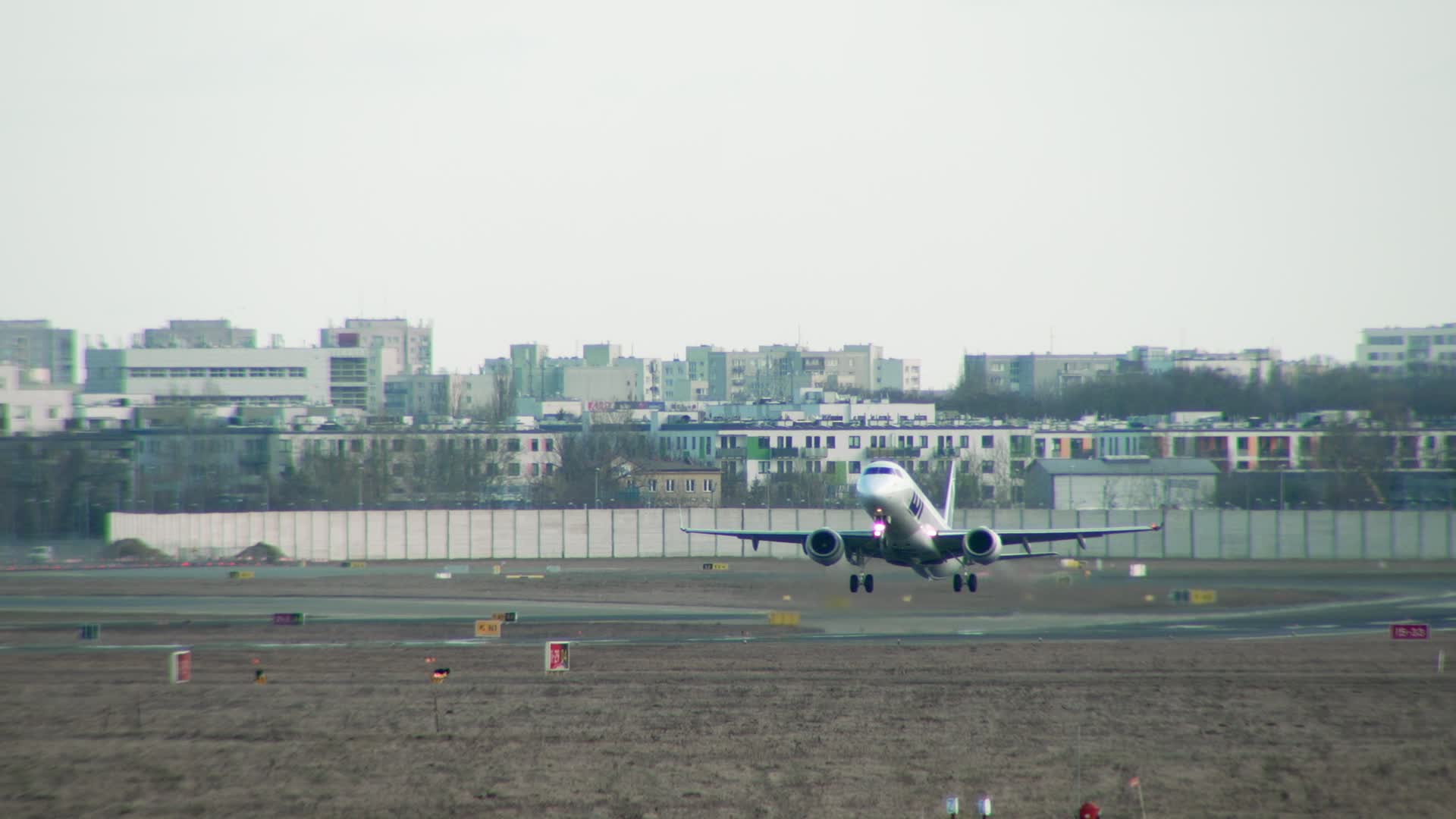 Polish carrier LOT suspends Middle East flights amid Iran conflict