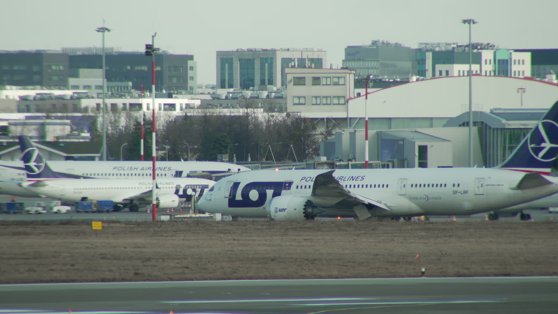 Polish carrier LOT suspends Middle East flights amid Iran conflict