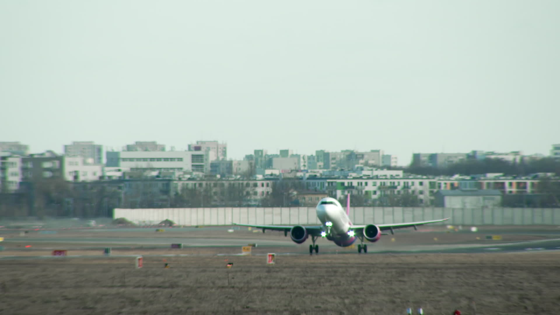Polish carrier LOT suspends Middle East flights amid Iran conflict