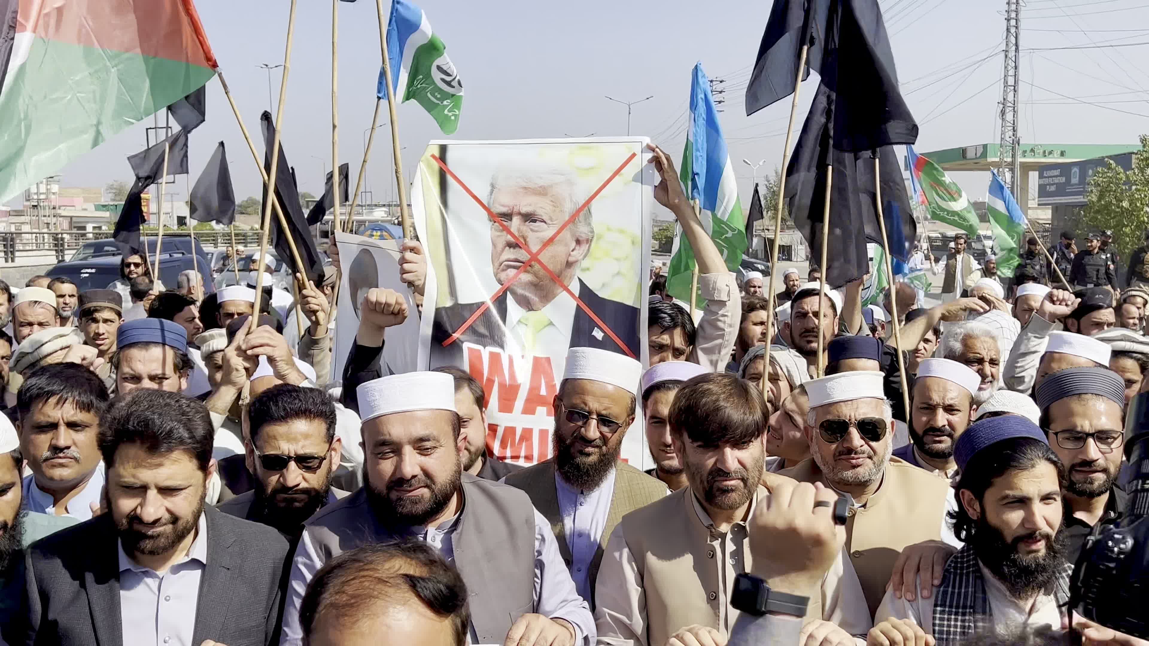 Jamaat-e-Islami supporters protest in Peshawar against the joint US-Israeli attacks on Iran