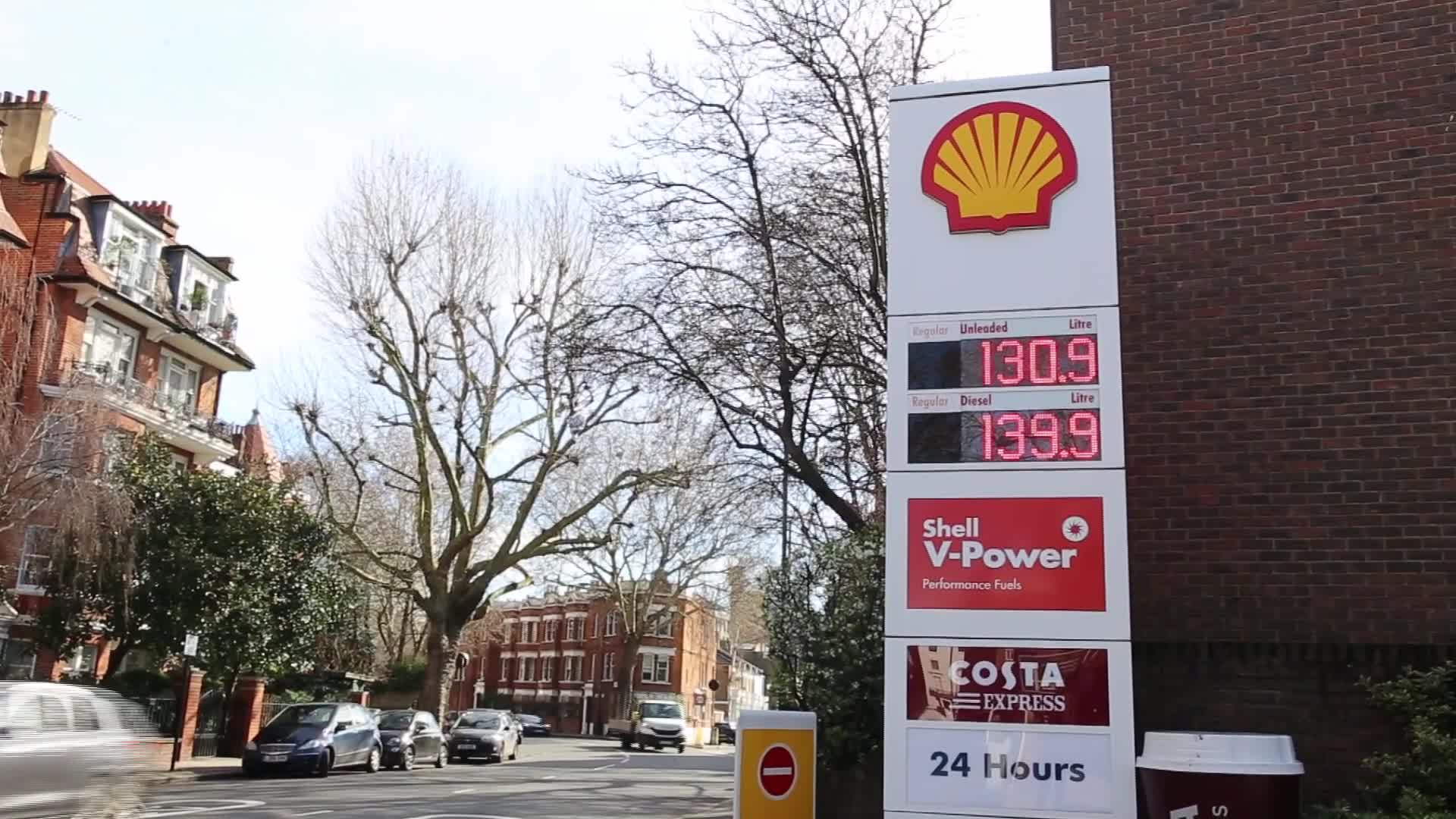 Motorists in the UK fear the fuel price rise - 03/03/2026