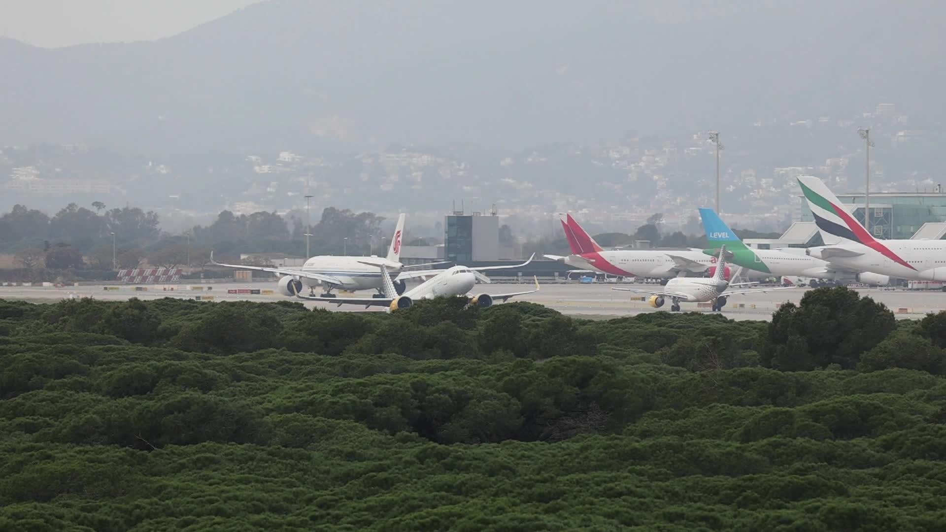 A Vueling Airbus A321-231 takes off from Barcelona Airport